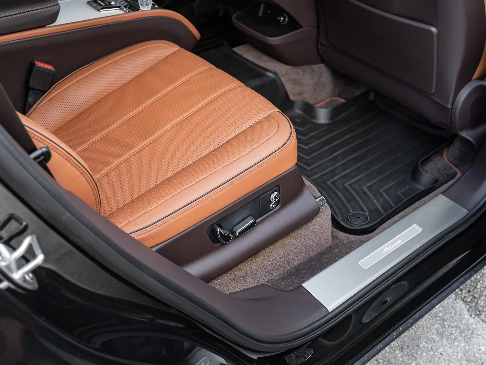 mph029_3626262071_Used_2023_Bentley_Bentayga_EWB_V8_1778364312_6c0f0f3780