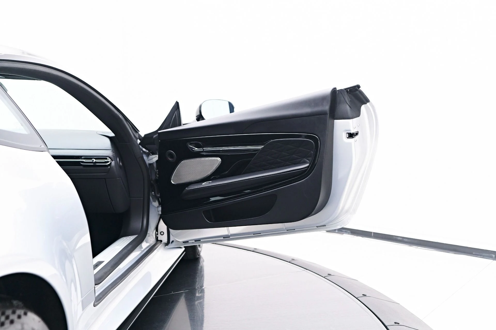 mph029_3631275833_Used_2024_Aston_Martin_DB_12_1755890610_89596ad051