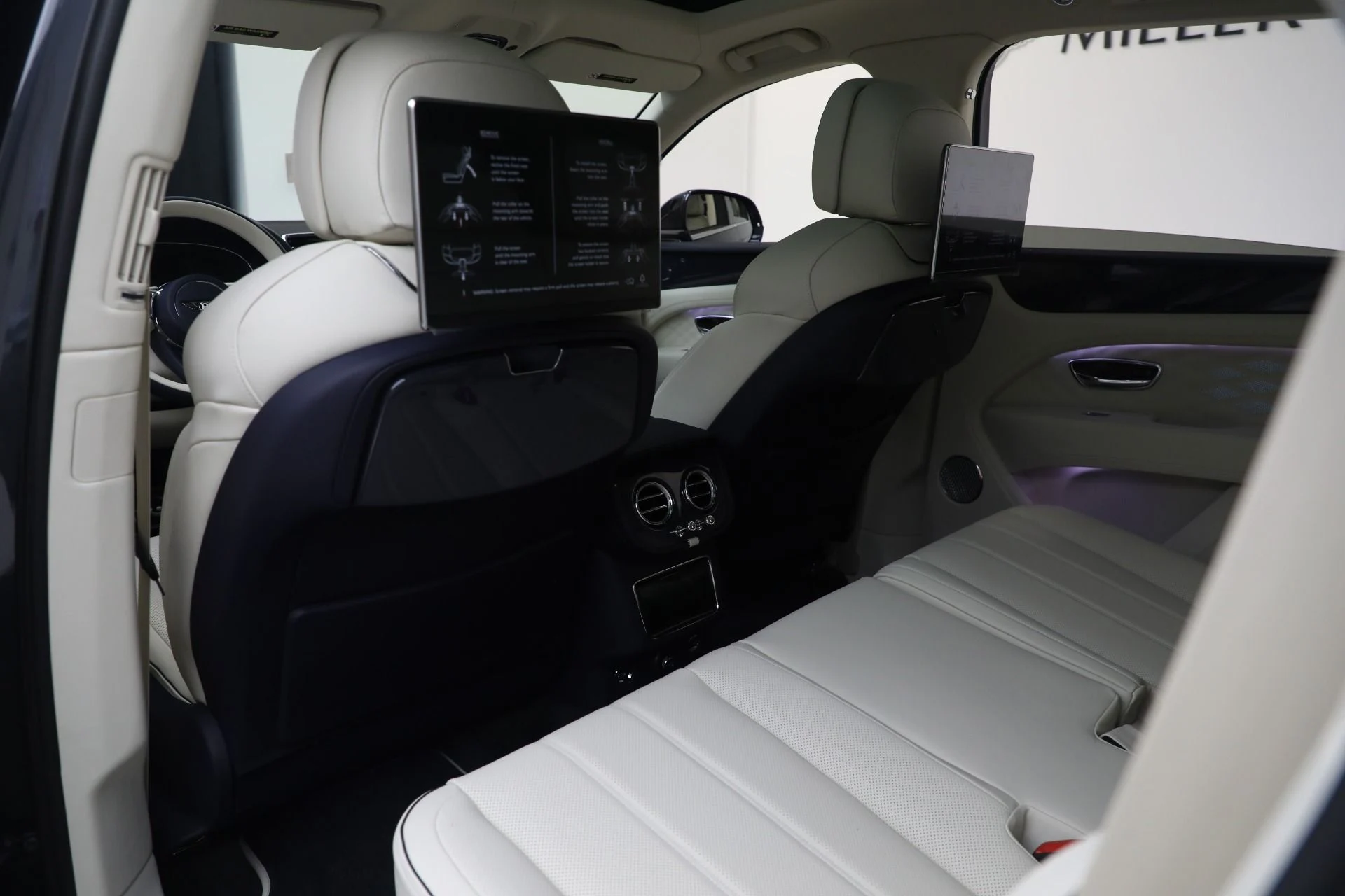 mph029_3634379932_New_2025_Bentley_Bentayga_Atelier_Edition_V8_f3648186c6