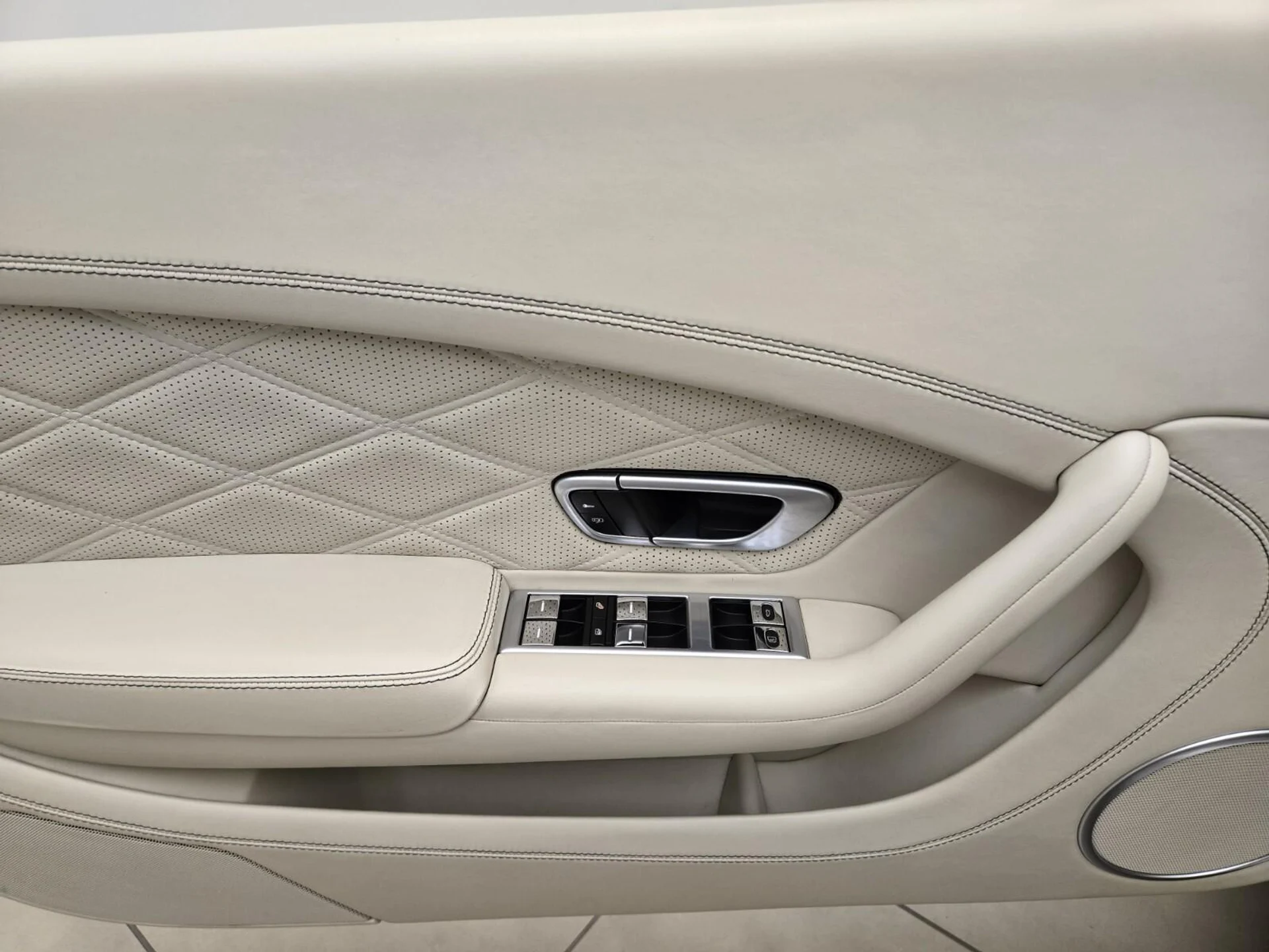 mph029_3634794367_Used_2015_Bentley_Continental_GT_V8_S_1759214735_dff2e1aa10