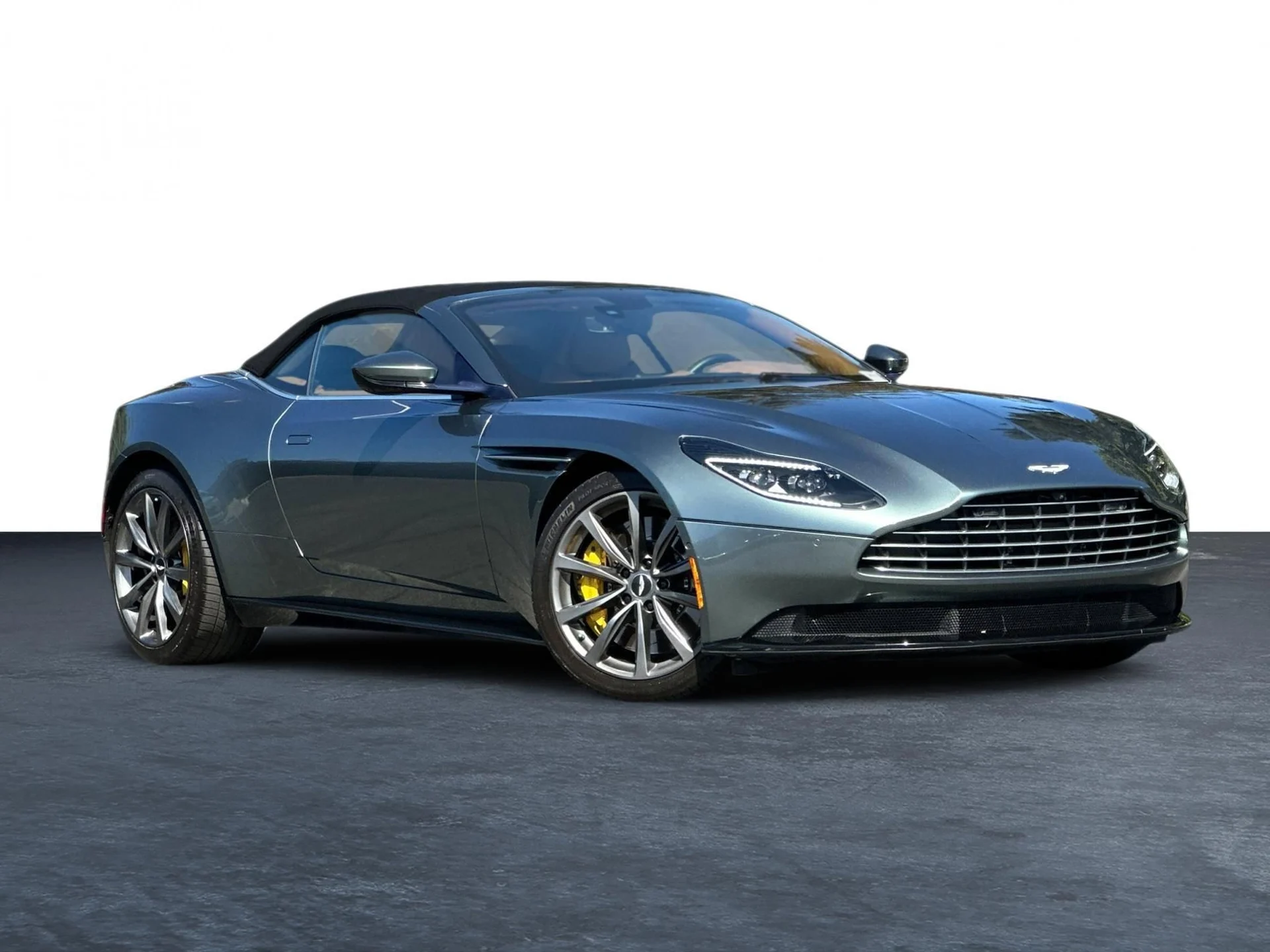 mph029_3649645781_Used_2019_Aston_Martin_DB_11_Volante_1790909281_bcce708101
