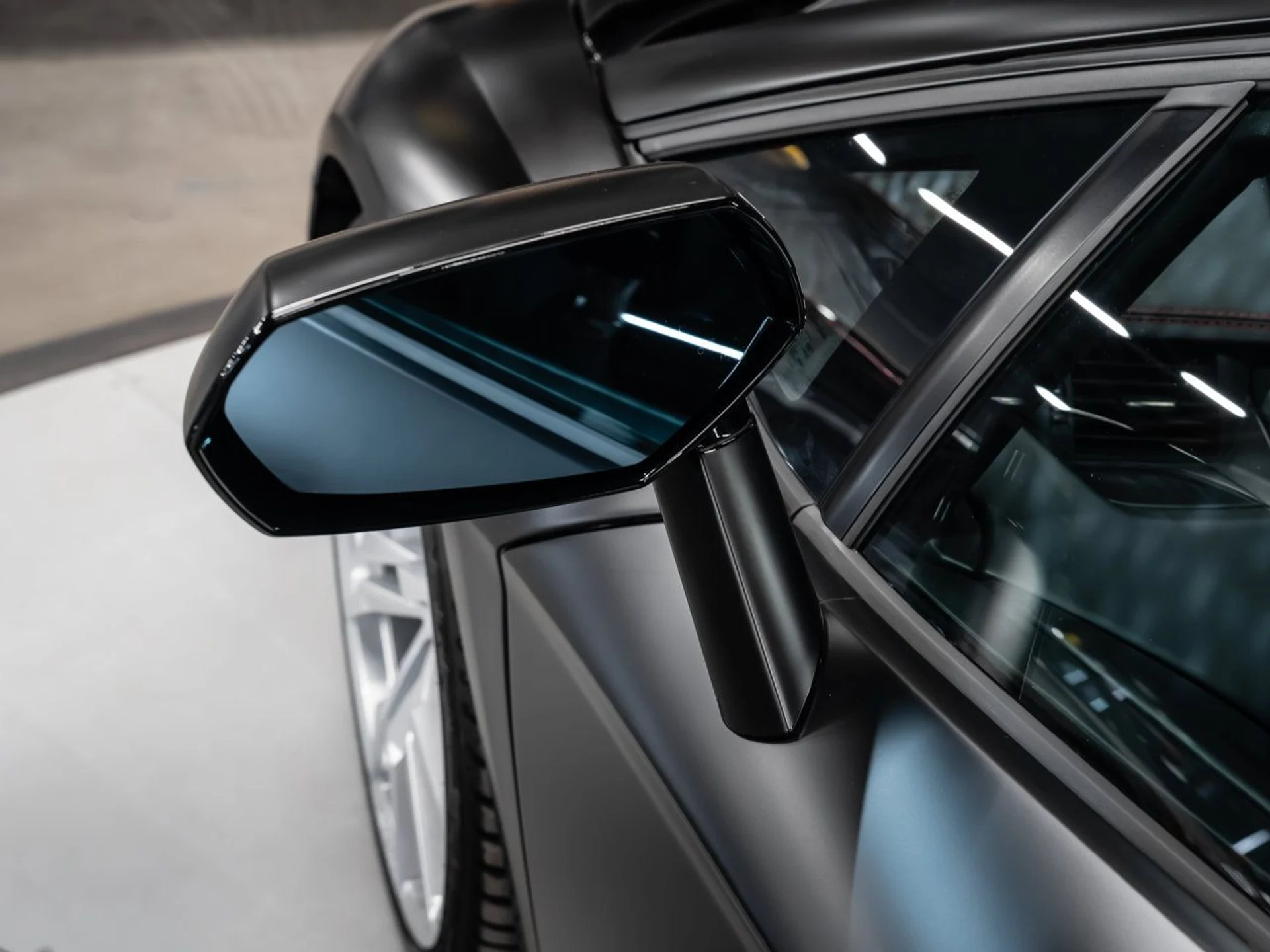 mph029_3662853789_lamborghini_aventador_2017_7d9def7c87