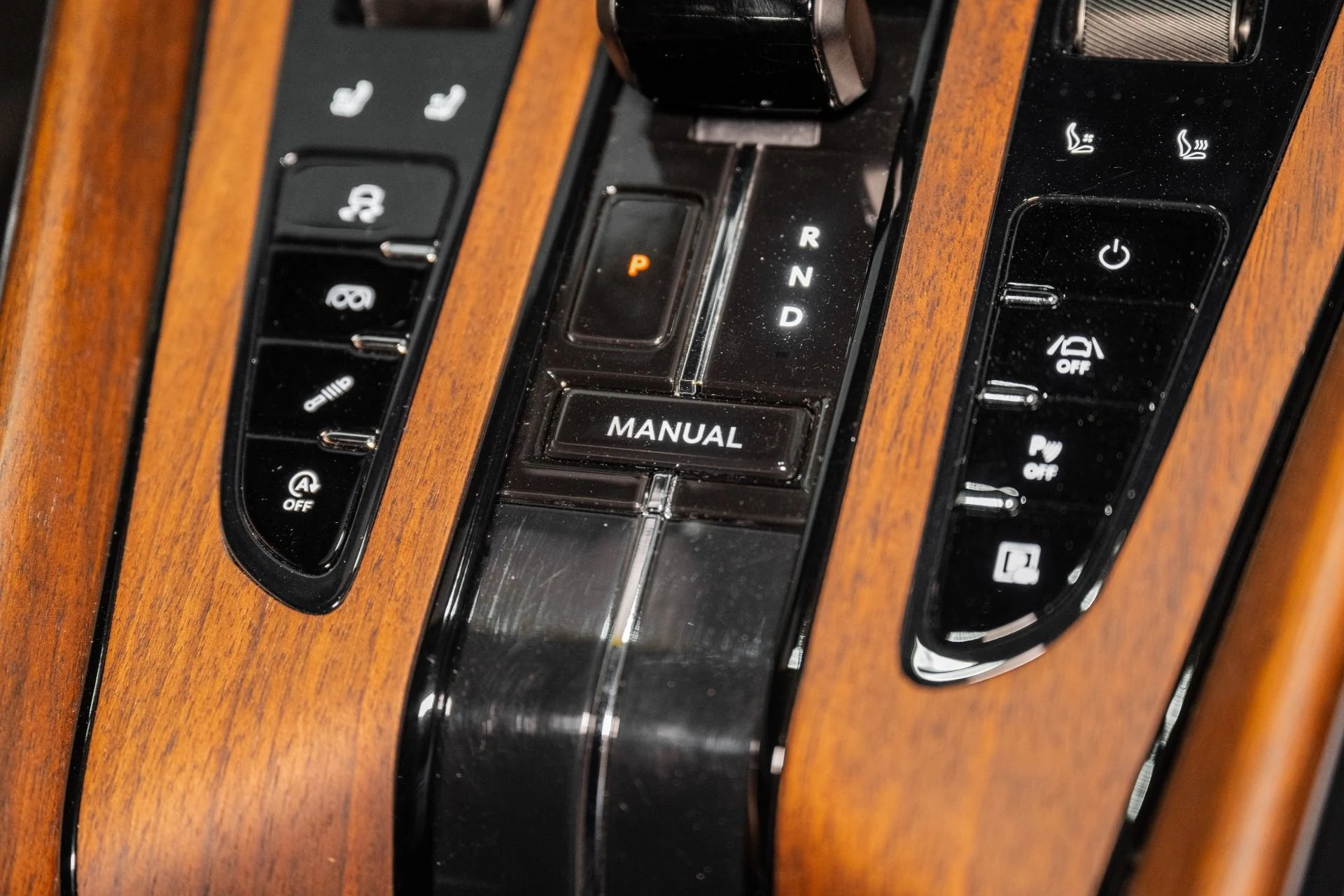 mph029_3665508641_Used_2024_Aston_Martin_DB_12_Coupe_1761150102_e8b3e4db74