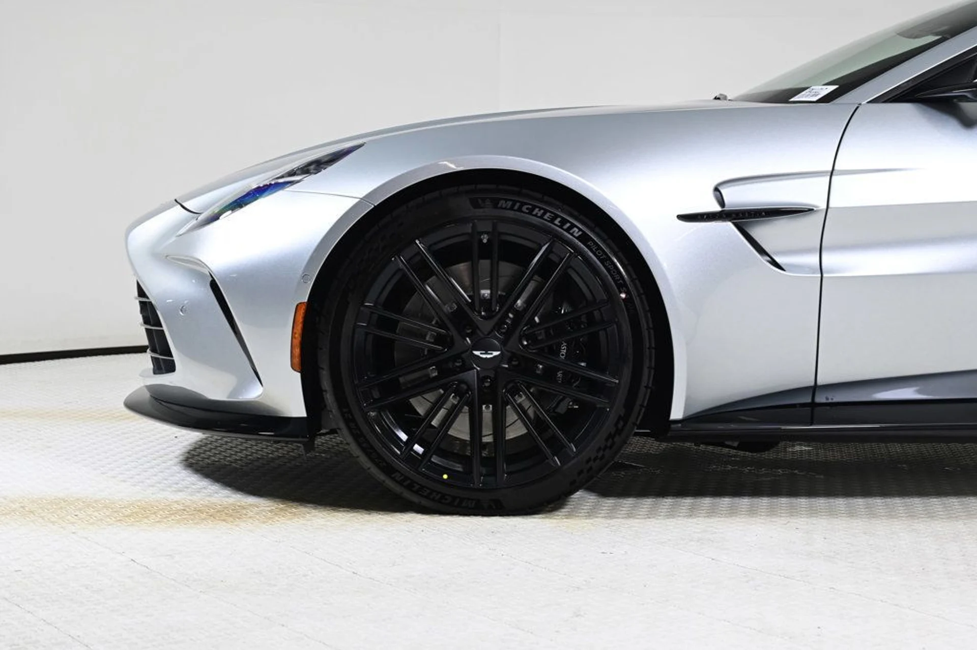 mph029_3666089413_new_2026_aston_martin_vantage_coupe_11350_22934413_30_1024_5c753dee64