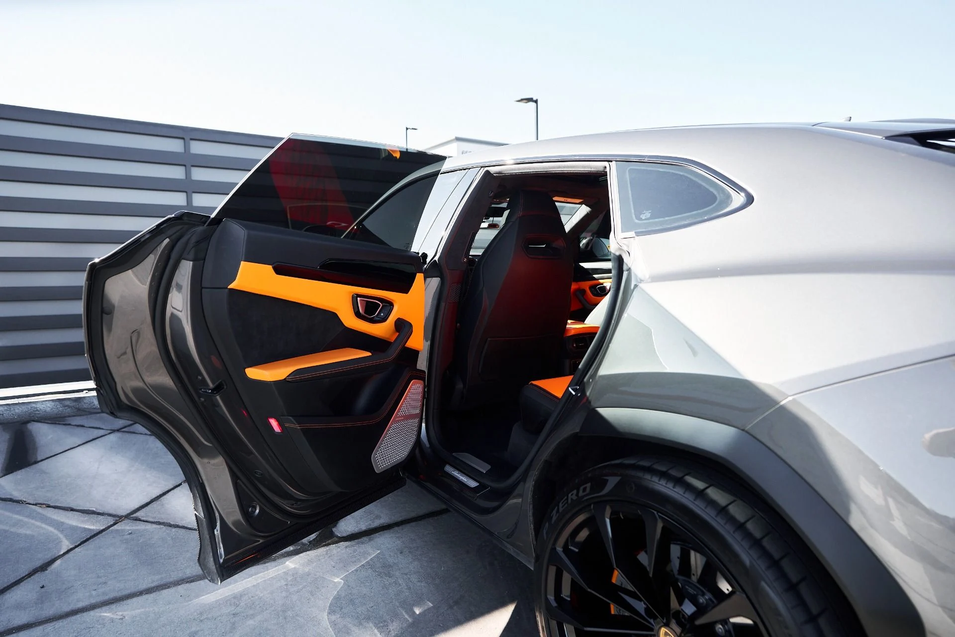 mph029_3674440318_Used_2022_Lamborghini_Urus_Base_1759562044_ace5970f93