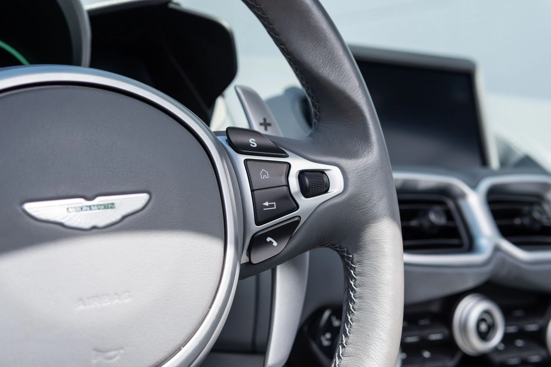 mph029_3682813683_Used_2021_Aston_Martin_Vantage_1774065878_7c964a6529