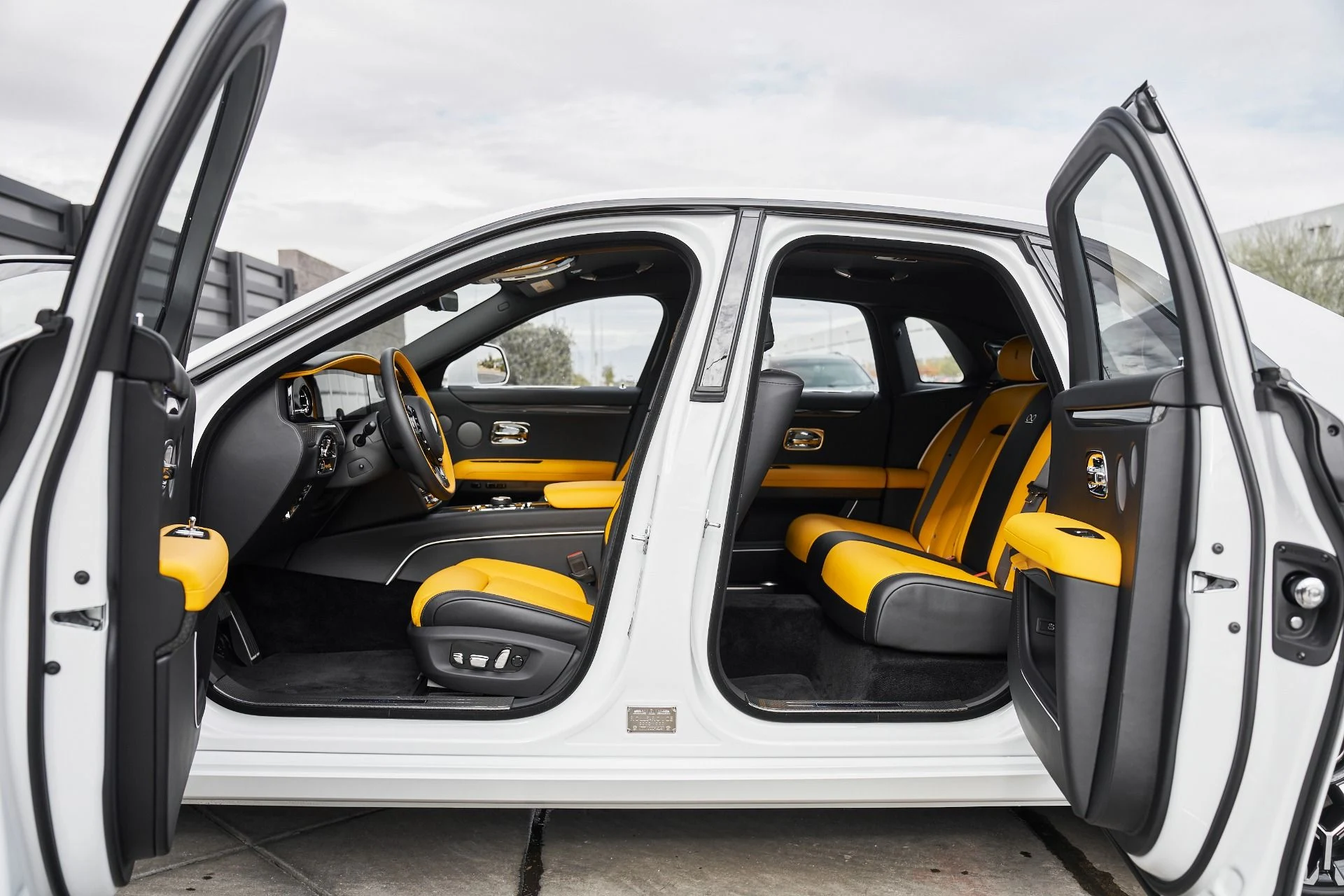 mph029_3688139011_Used_2025_Rolls_Royce_Ghost_Black_Badge_1763167778_cbe89067fd