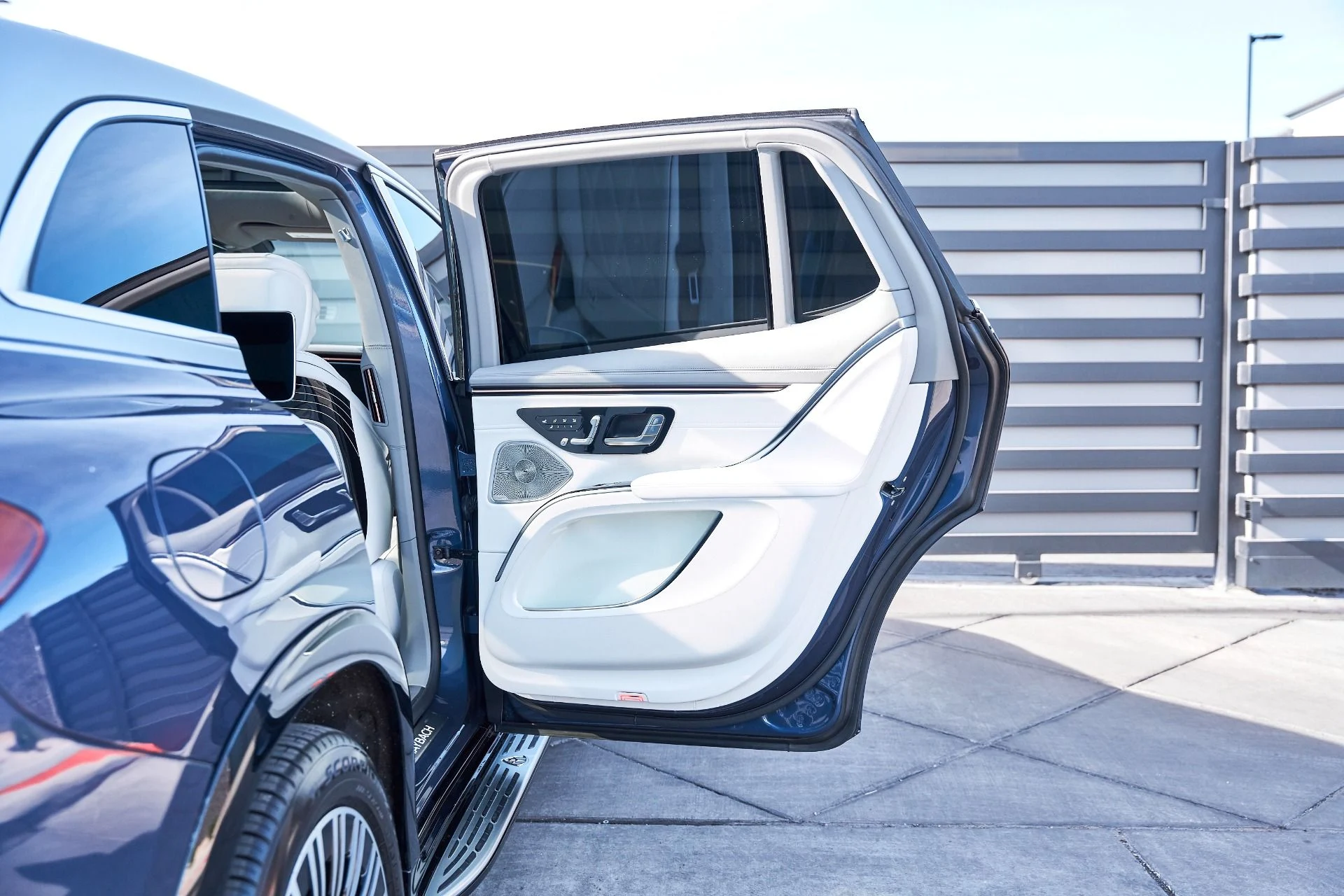 mph029_3694902686_Used_2024_Mercedes_Benz_EQS_Maybach_EQS_680_1766455874_72029f9115