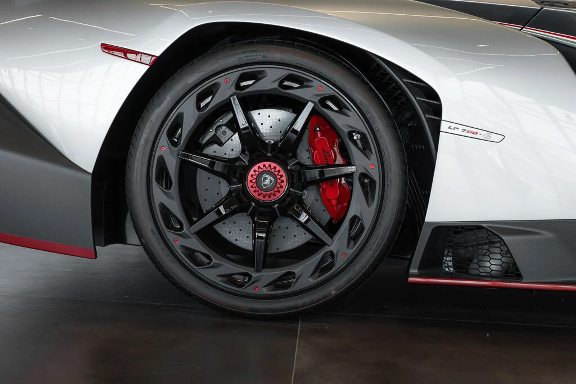 mph029_3702379458_lamborghini_veneno_2014_jpg_v_1779988126_2455cb6c5d