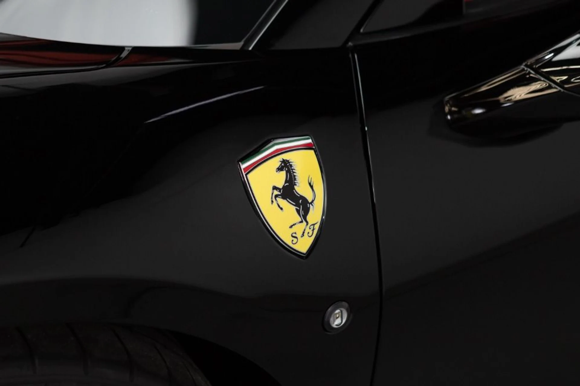 mph029_3703911205_Used_2021_Ferrari_F8_Spider_95f88e943b