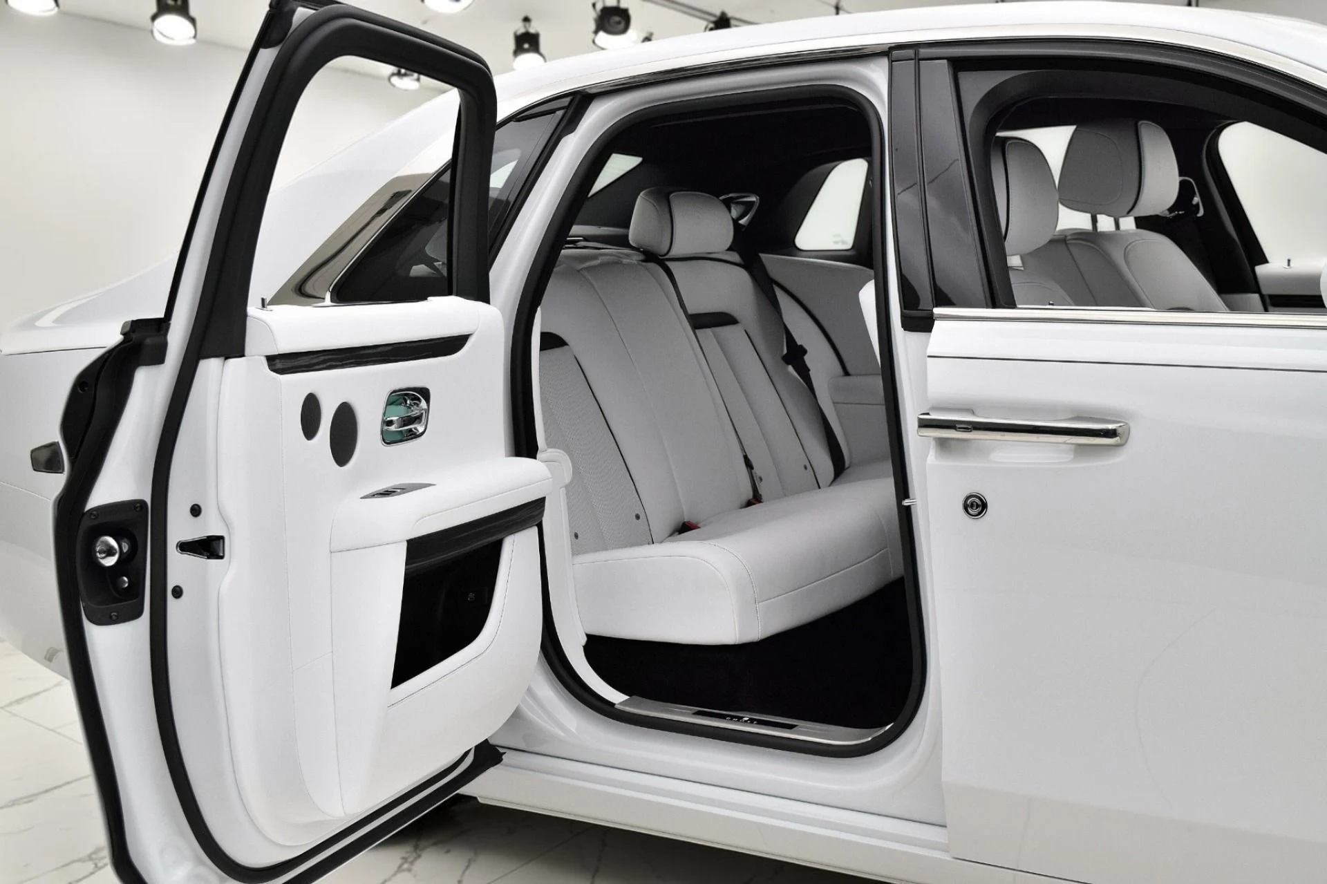 mph029_3707815918_Used_2021_Rolls_Royce_Ghost_2795f9a3b5