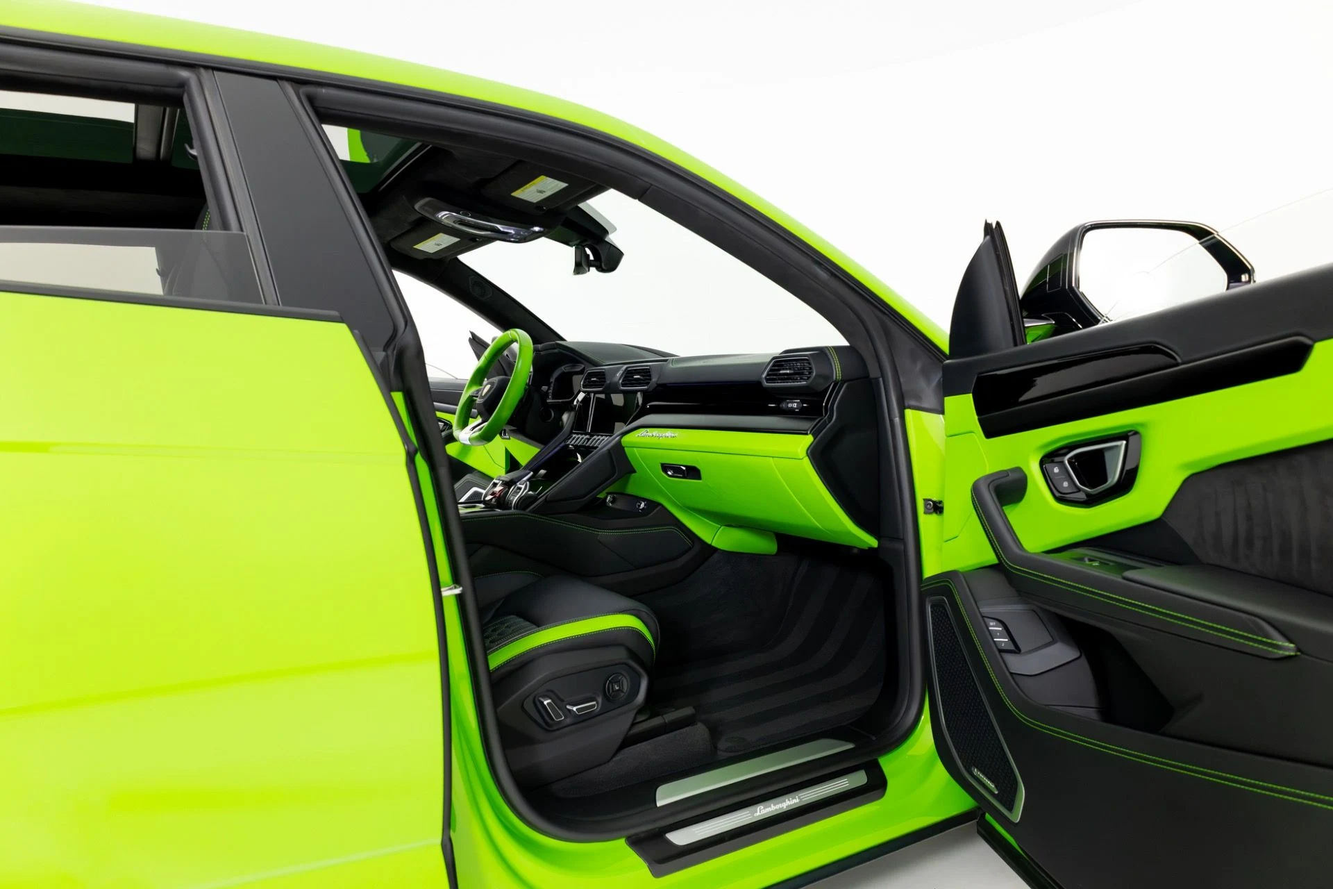 mph029_3713037801_Used_2023_Lamborghini_Urus_S_1769555052_b5375512d0