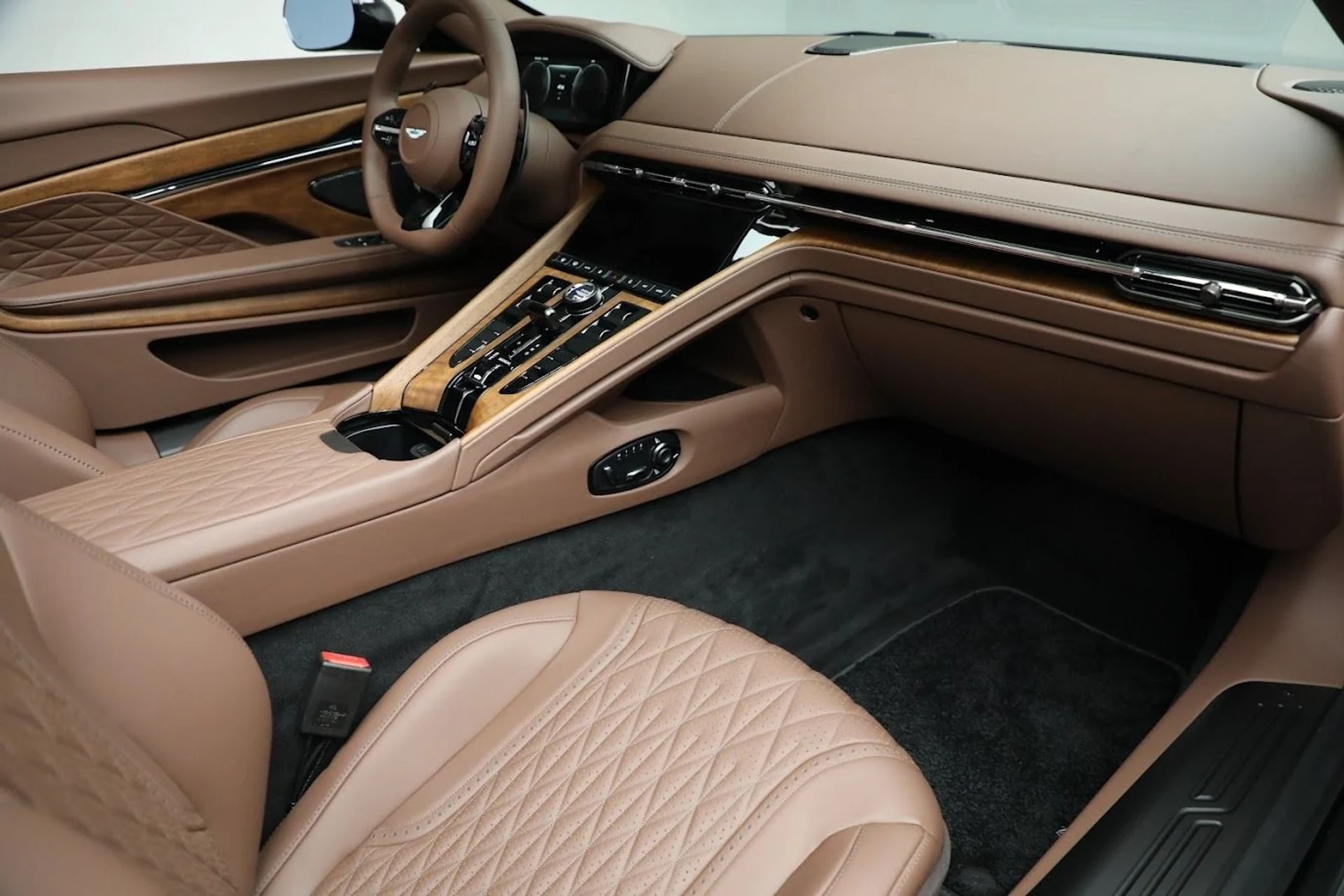 mph029_3723367850_Used_2024_Aston_Martin_DB_12_Volante_0964ac3359