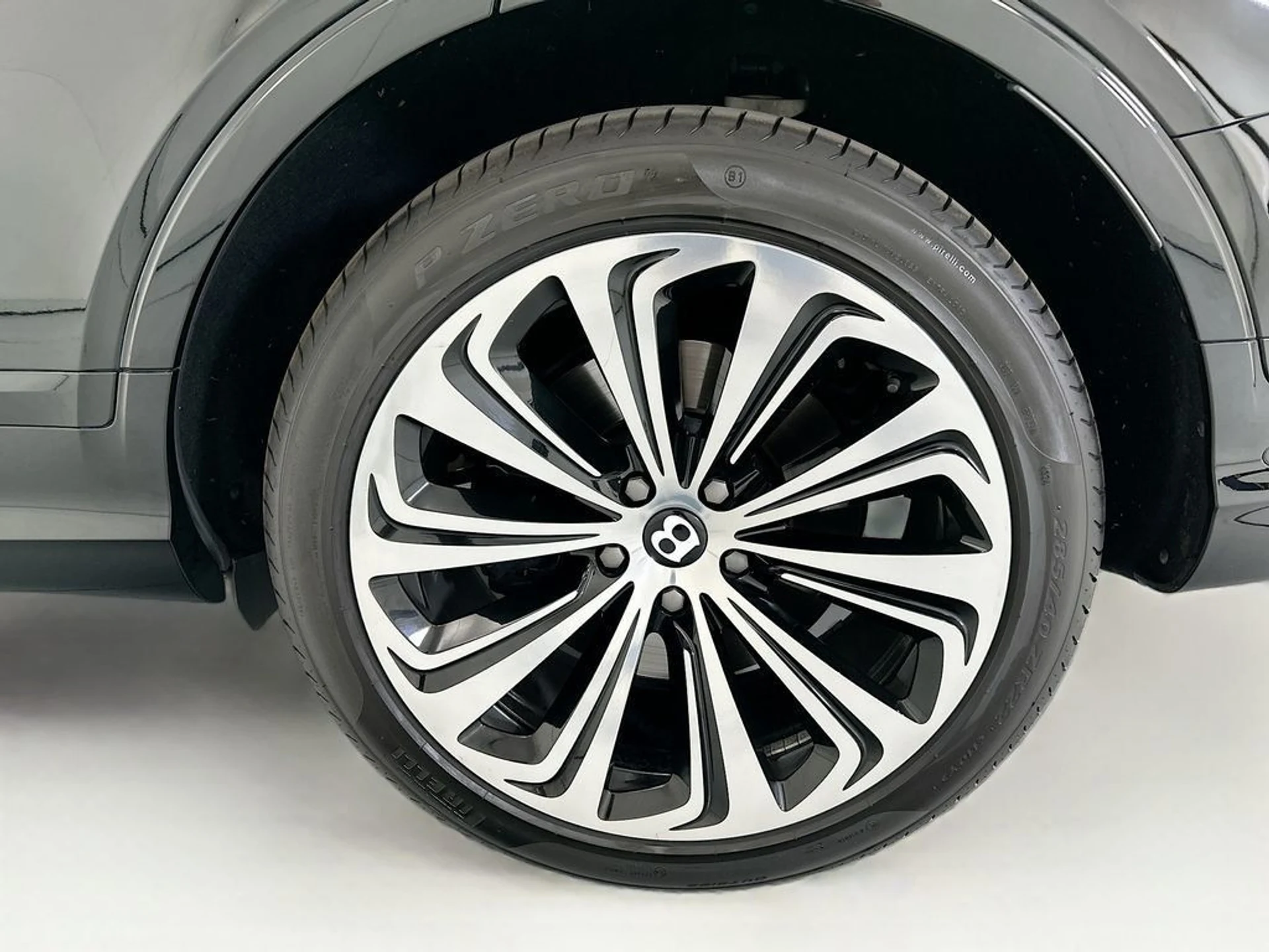 mph029_3725164387_used_2021_bentley_bentayga_v8awd_8119_23037216_30_1024_71749261f7