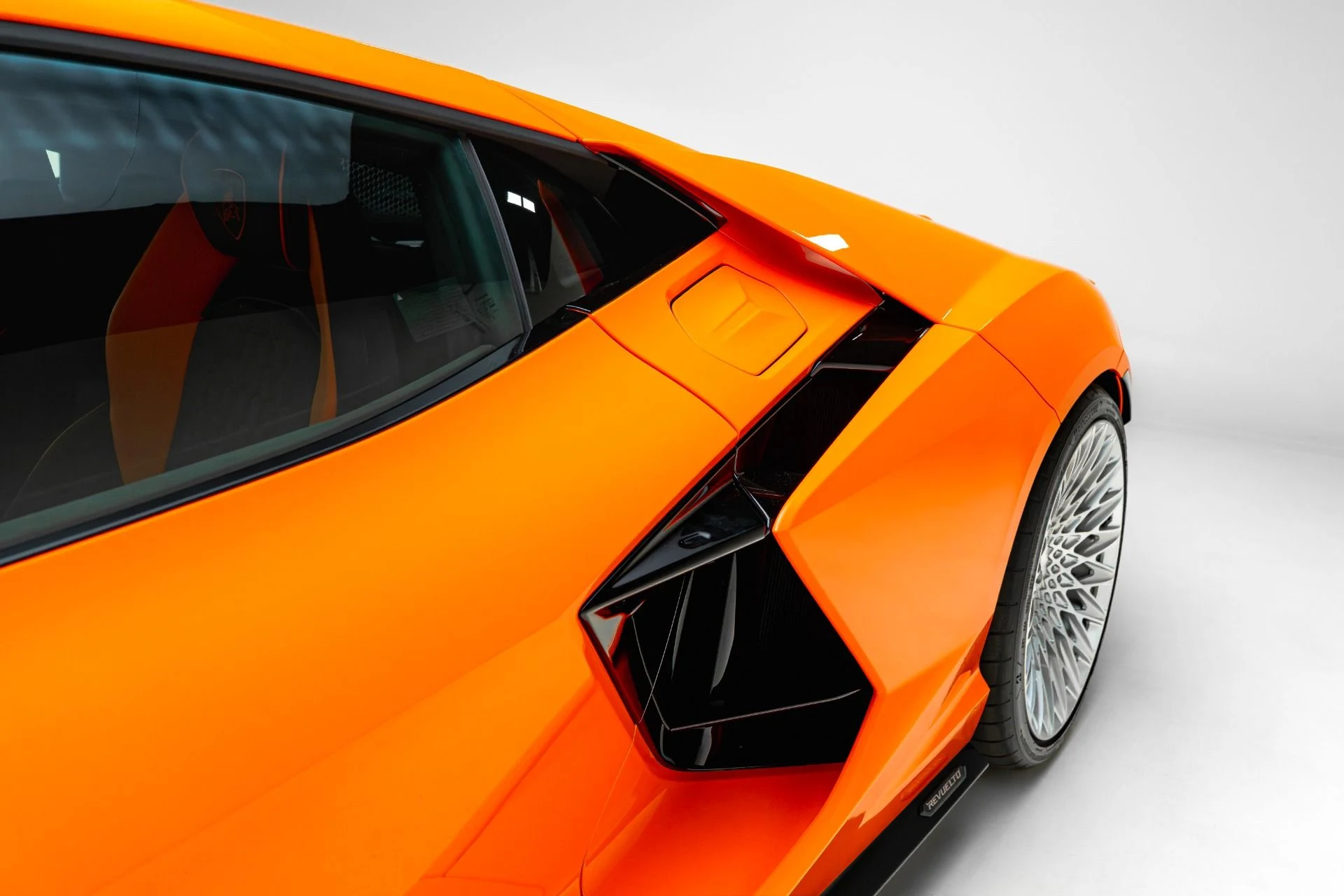 mph029_3737271749_Used_2024_Lamborghini_Revuelto_1781129539_fd84b1c382