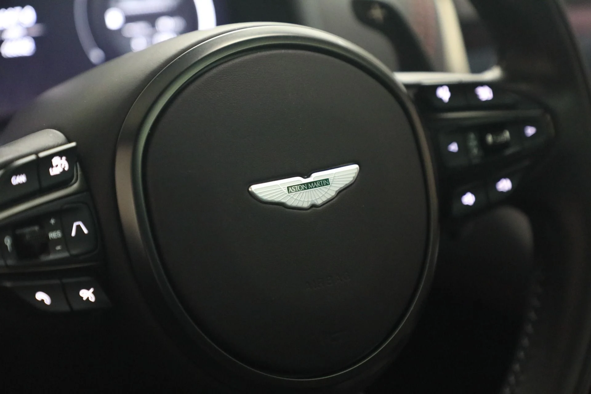 mph029_3740078948_Used_2022_Aston_Martin_DBX_1777325442_639d4f07ac