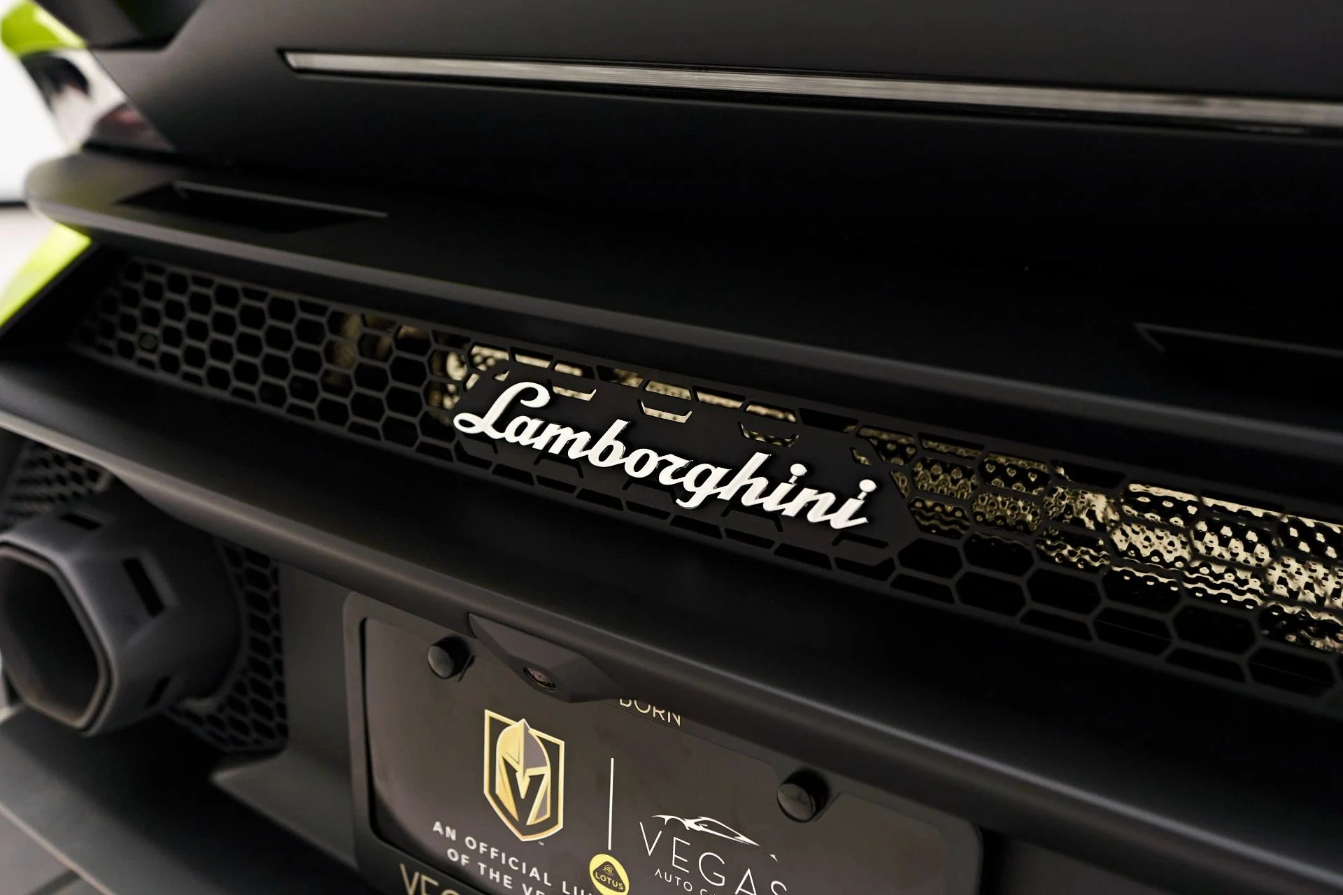 mph029_3744628068_Used_2023_Lamborghini_Huracan_Tecnica_Base_1715640571_8fc909882a