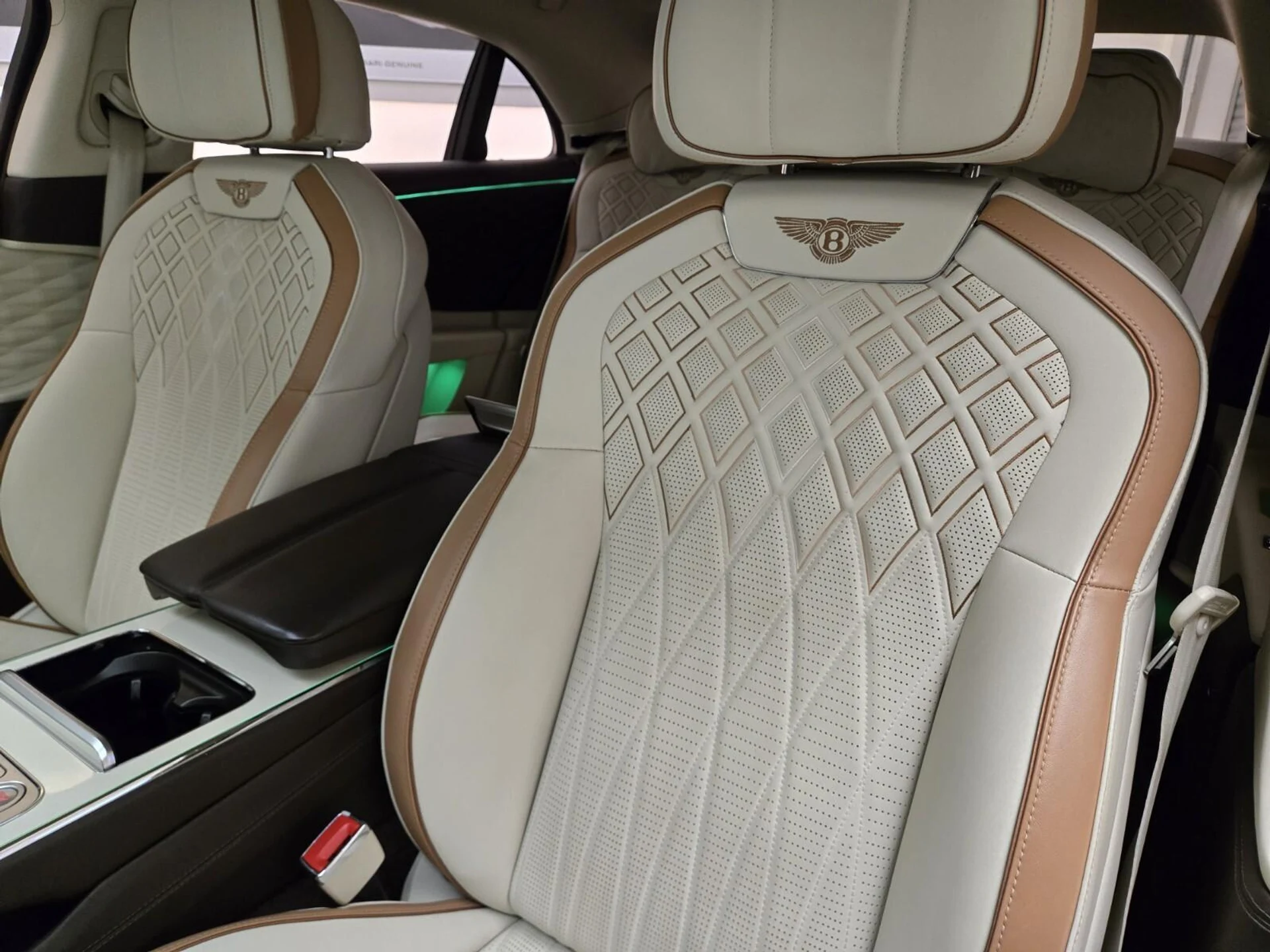 mph029_3751653545_Used_2023_Bentley_Flying_Spur_Hybrid_Odyssean_Edition_1777355031_4732ffc79c