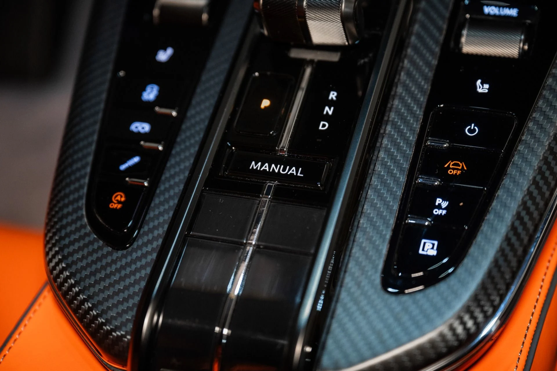 mph029_3760923221_Used_2025_Aston_Martin_Vantage_Coupe_1737041109_b89d1de639