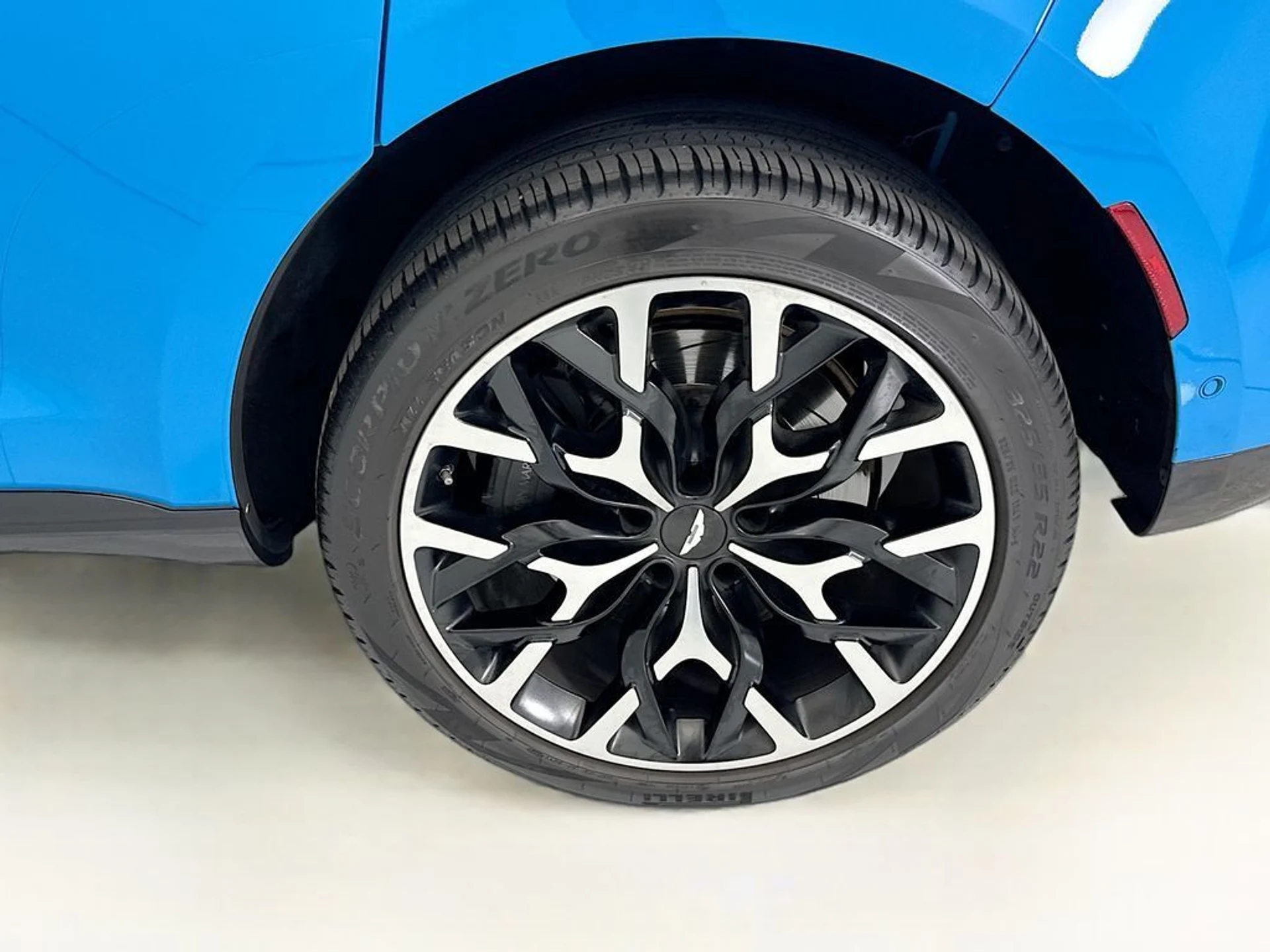 mph029_3762285046_used_2022_aston_martin_dbx_awd_8119_23003942_30_1024_b680903d2a