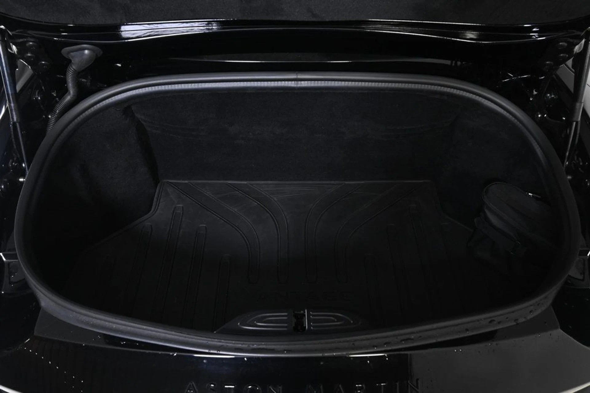 mph029_3771245250_used_2023_aston_martin_vantage_roadster_11350_22920347_29_1024_1fd02068e1