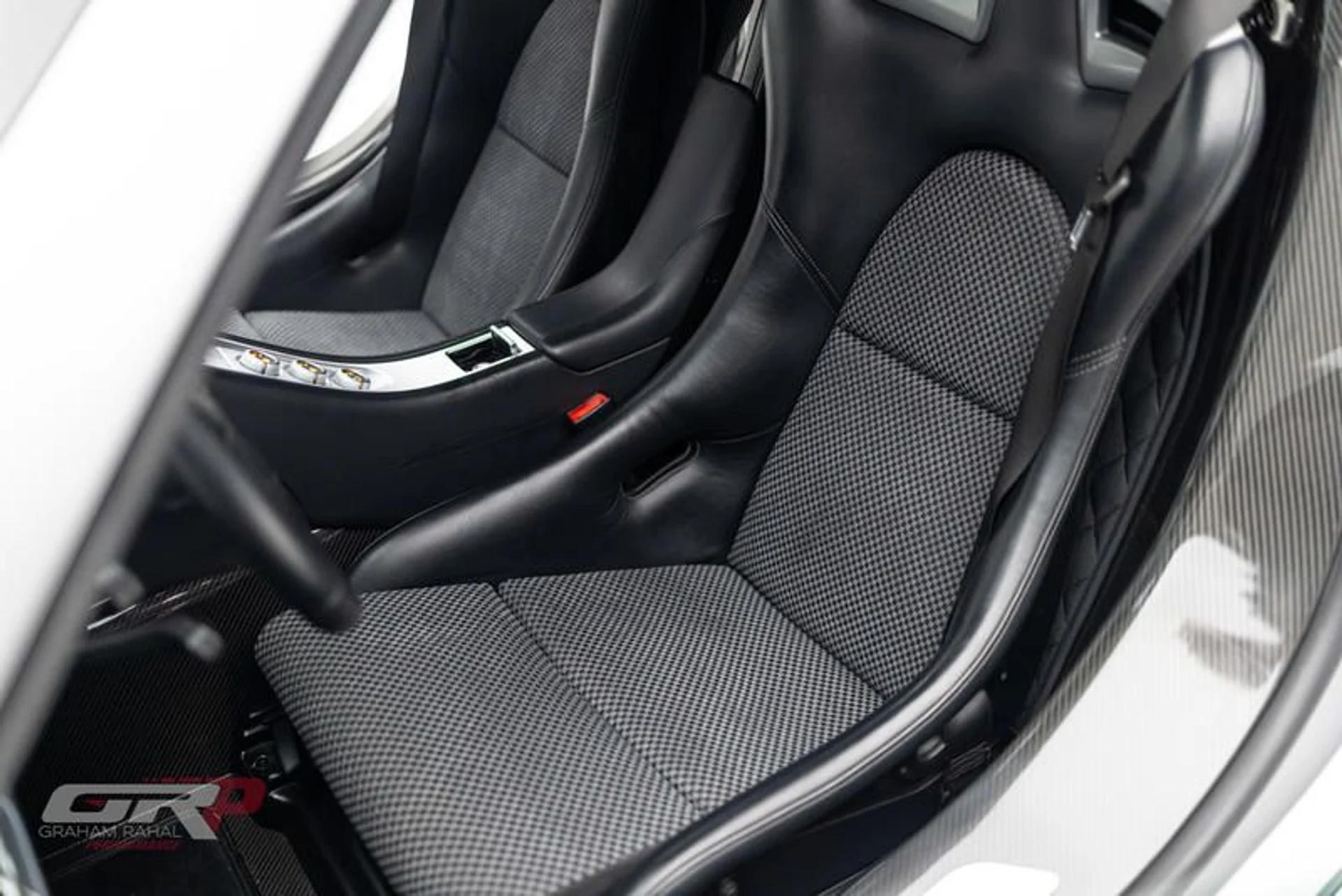 mph029_3776881164_38_ED_39_A7_D092_4_D52_B18_D_626915_EB_9_C8_C_1d1a6d9876