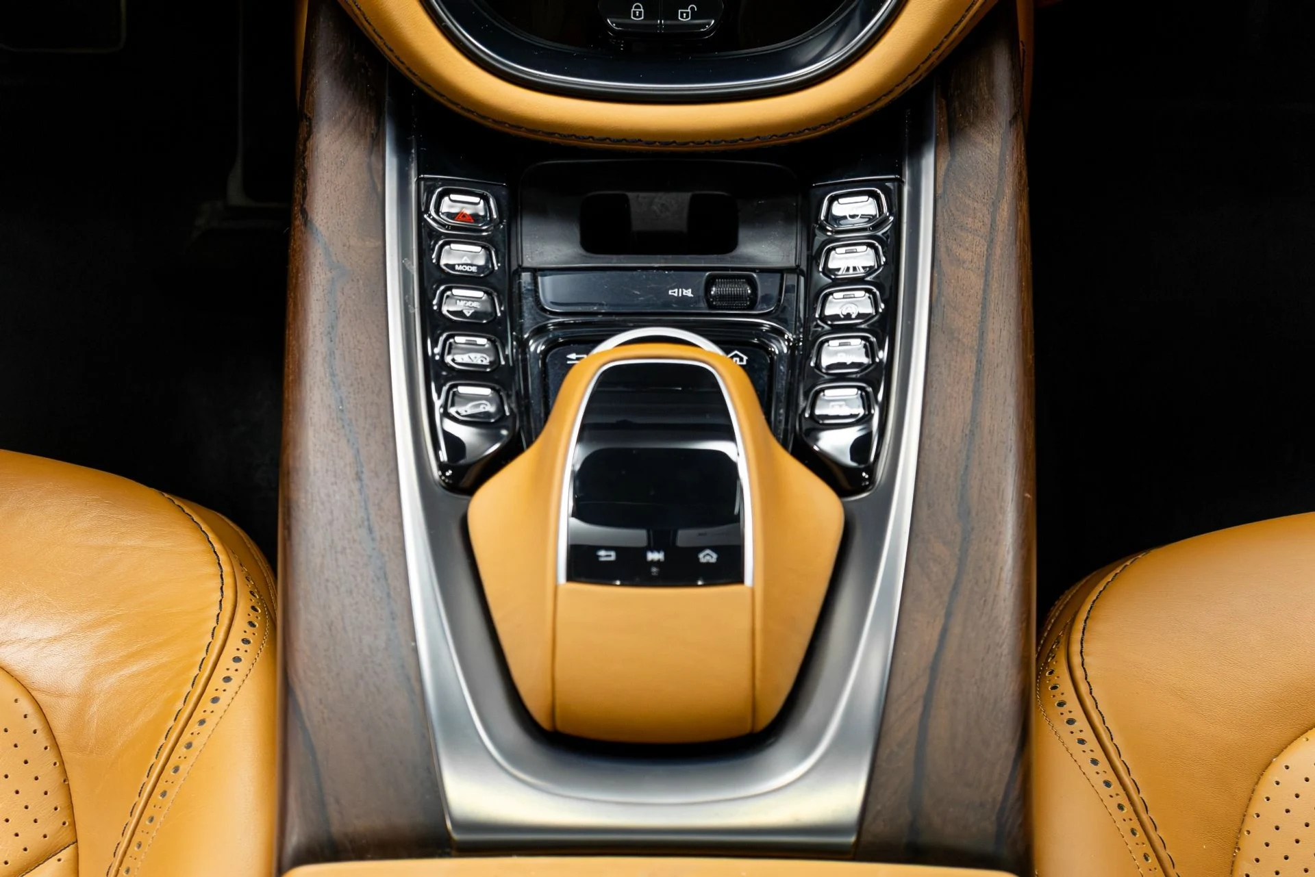 mph029_3787230080_Used_2021_Aston_Martin_DBX_1770088523_0184405b71