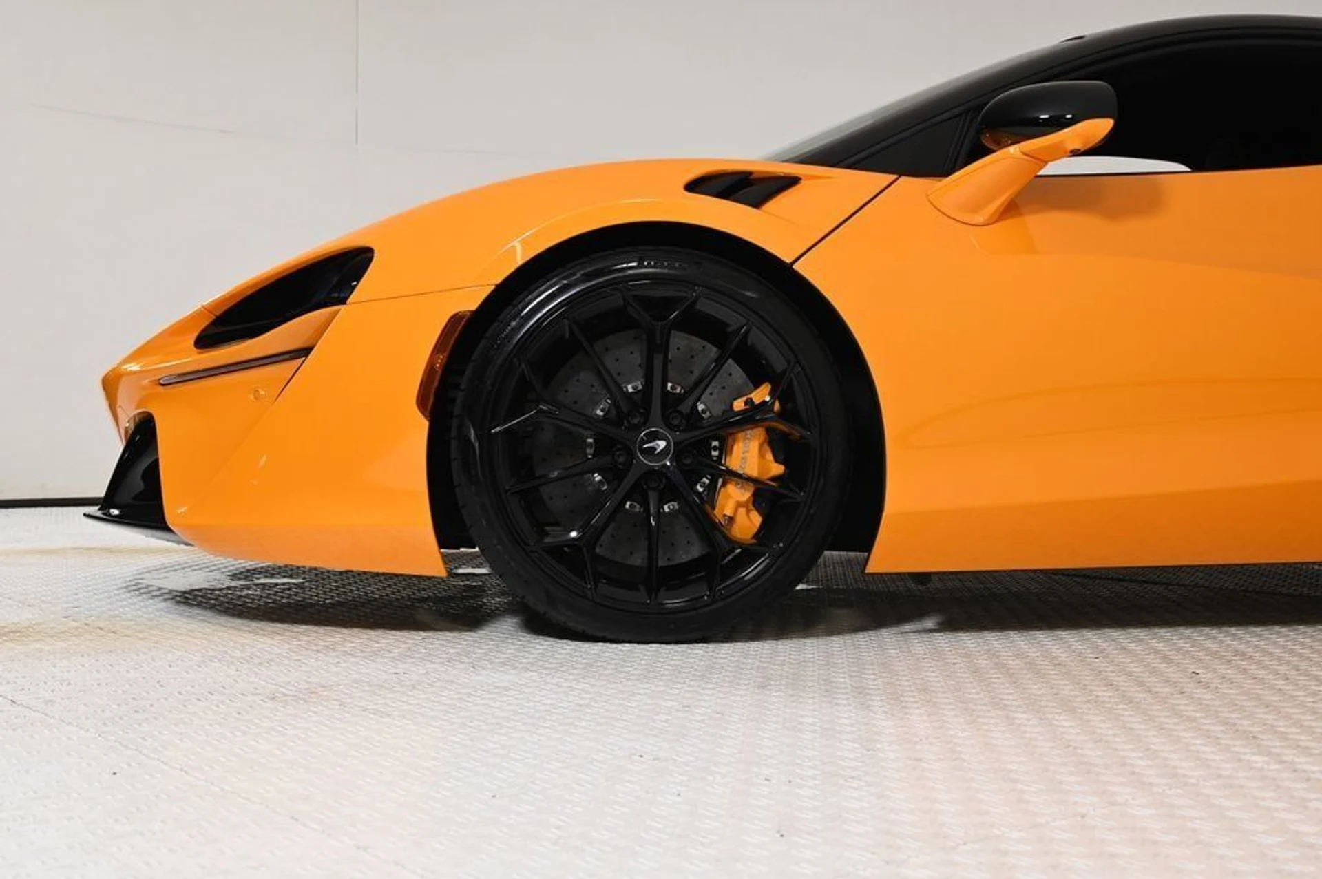 mph029_3789481969_used_2025_mclaren_artura_performance_11350_22911649_29_1024_67c3bddbc2