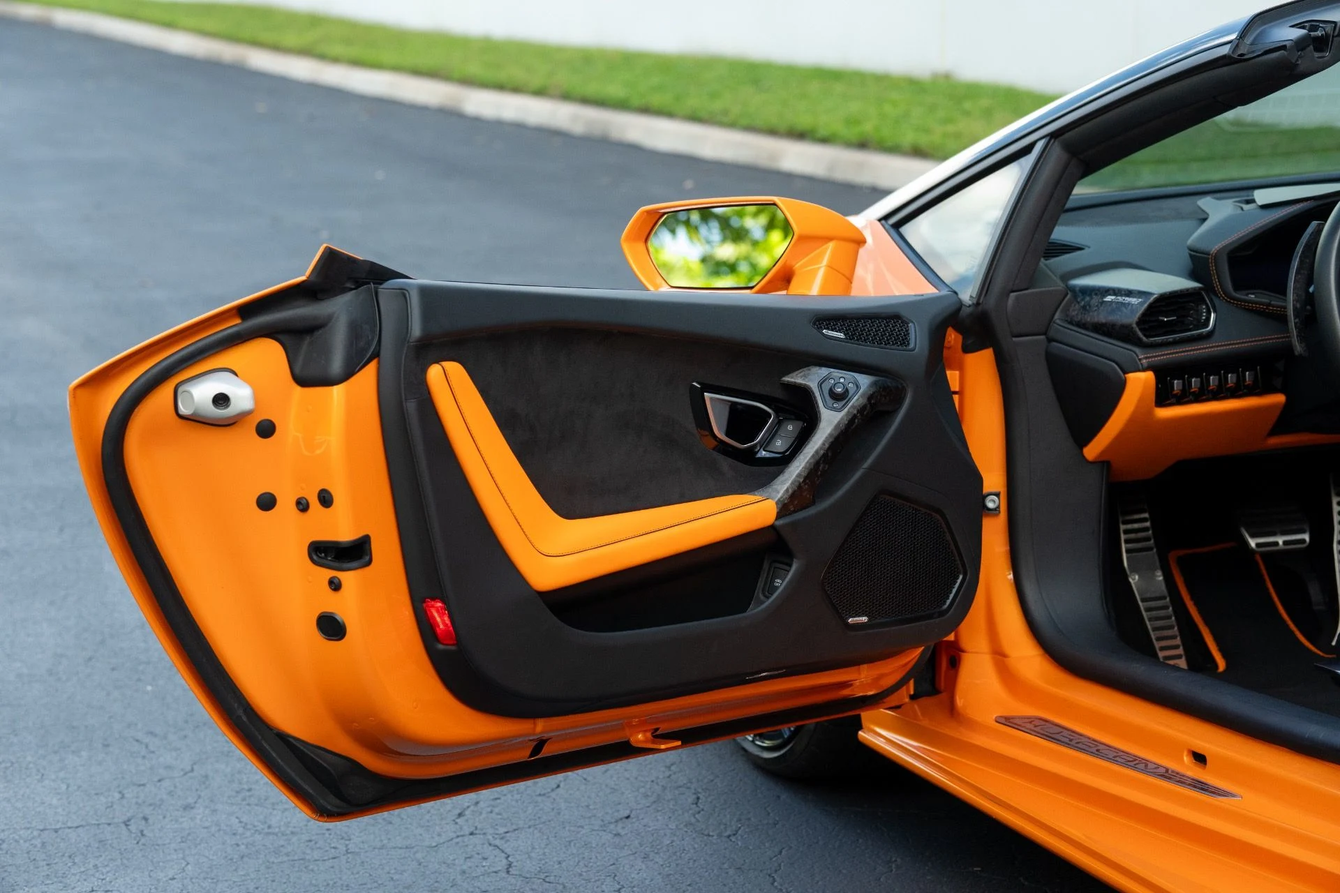 mph029_3792958065_Used_2021_Lamborghini_Huracan_EVO_Spyder_1758042504_f90676d92e
