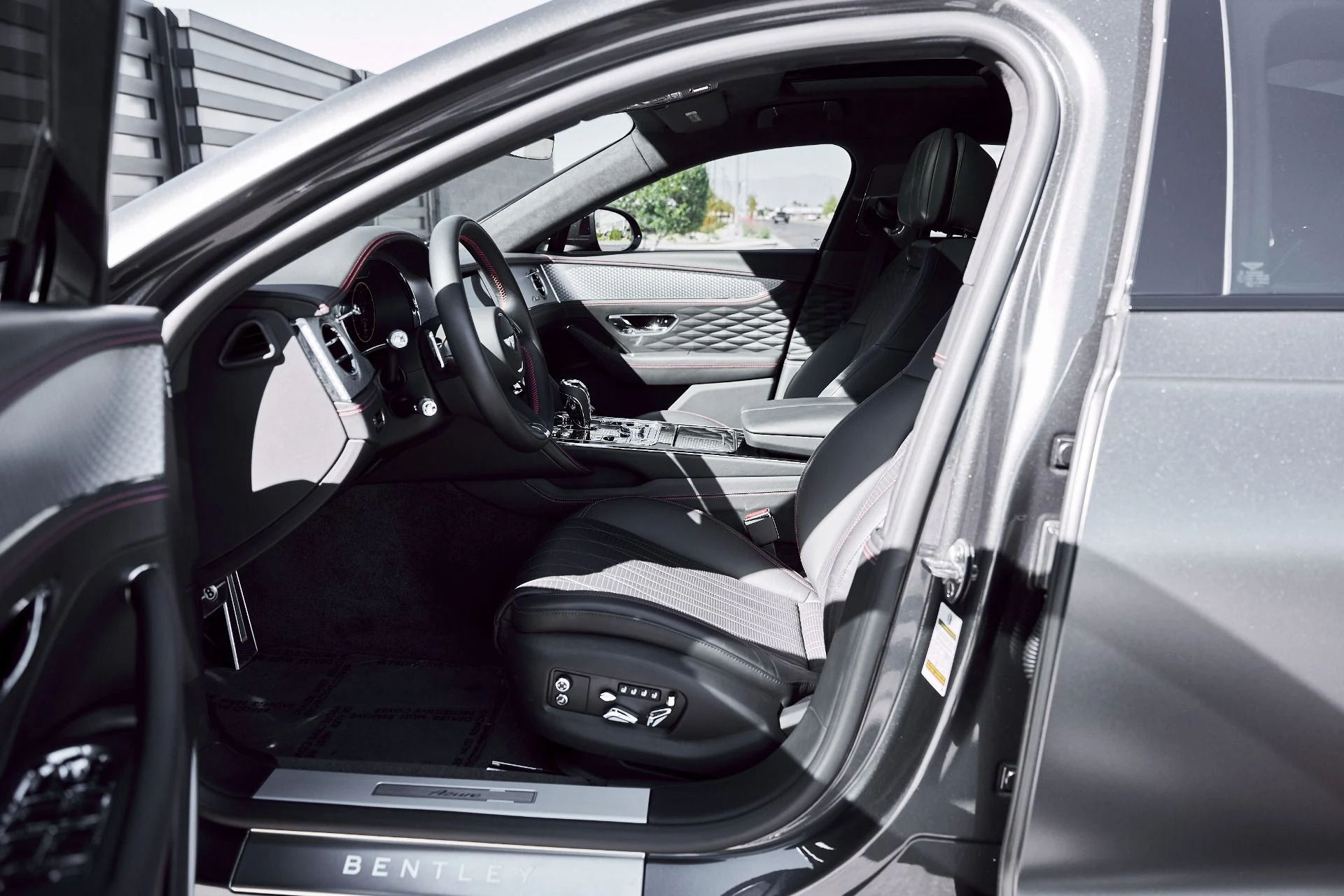 mph029_3807425528_Used_2023_Bentley_Flying_Spur_V8_1773280652_90ad4f6926