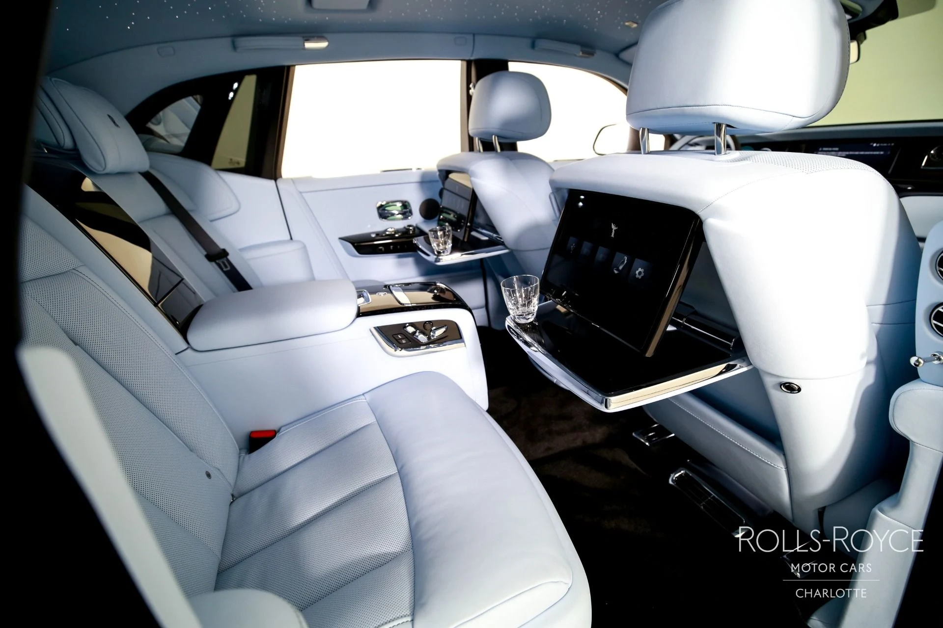 mph029_3815872141_Used_2026_Rolls_Royce_Phantom_1776091031_e512114347