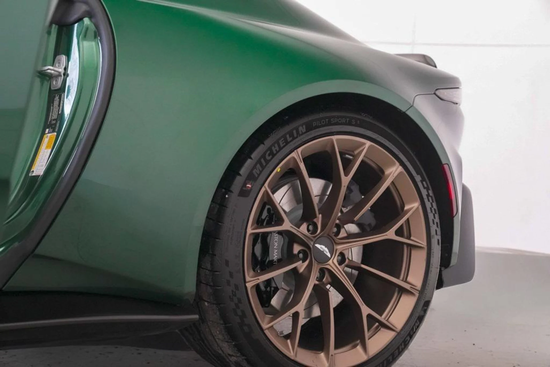 mph029_381801227_CET_Ir_Cg_TJ_6_Lk_L_g_Ug_Z_Npl_M_Pvk_2ada0d59da