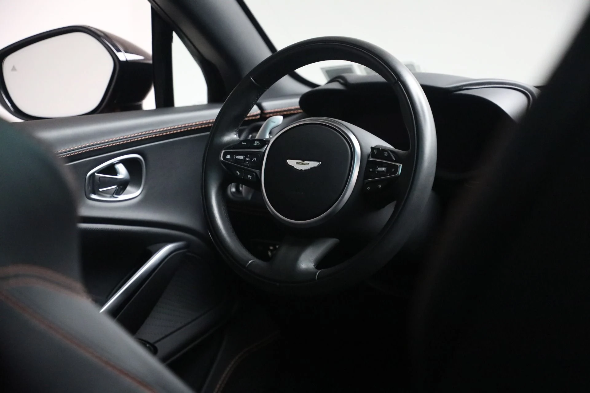 mph029_3819906313_Used_2023_Aston_Martin_DBX_707_1764179397_7166036966