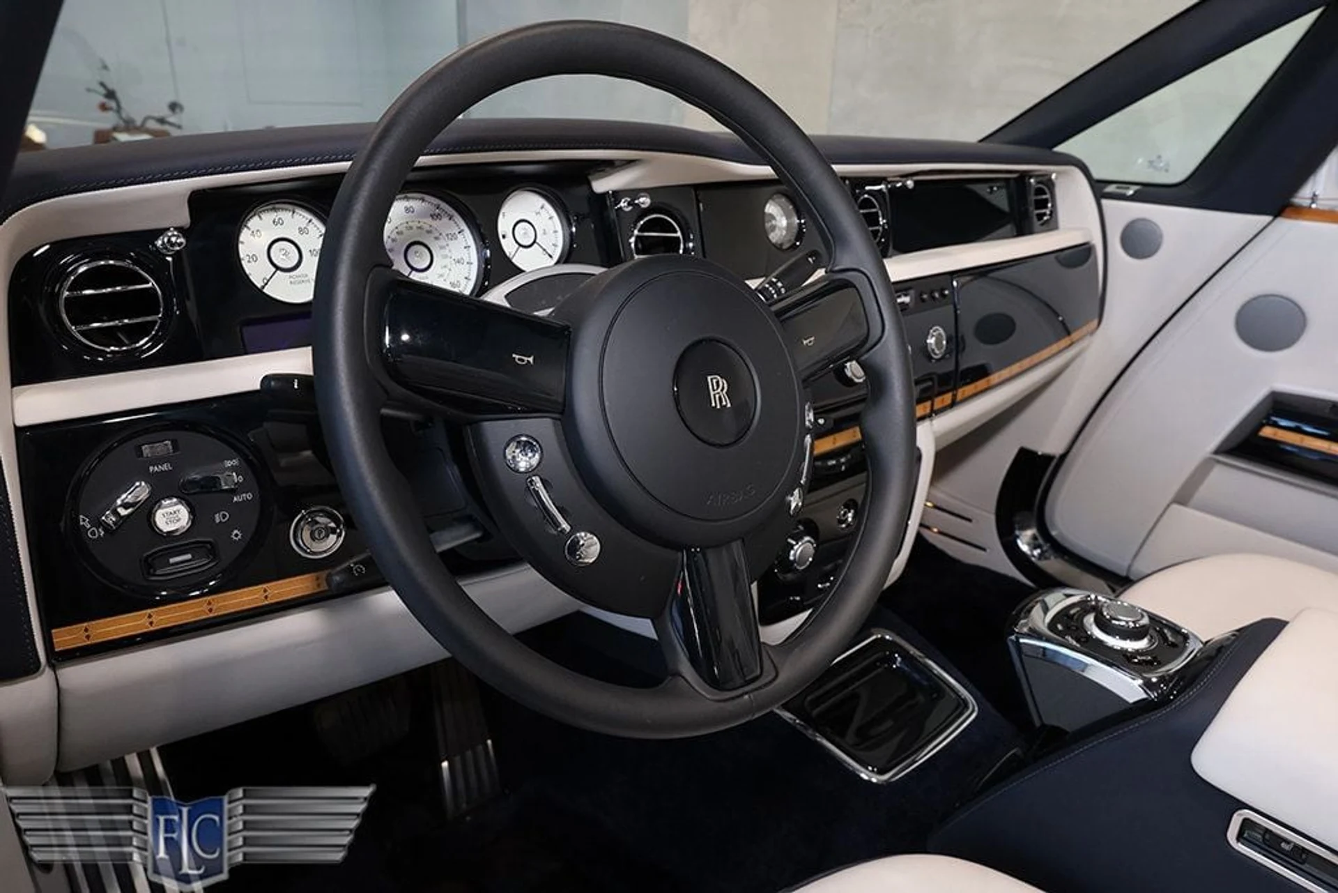 mph029_3834291285_used_2017_rolls_royce_phantom_dropheadcoupe_9689_22945304_30_1024_c134c86594