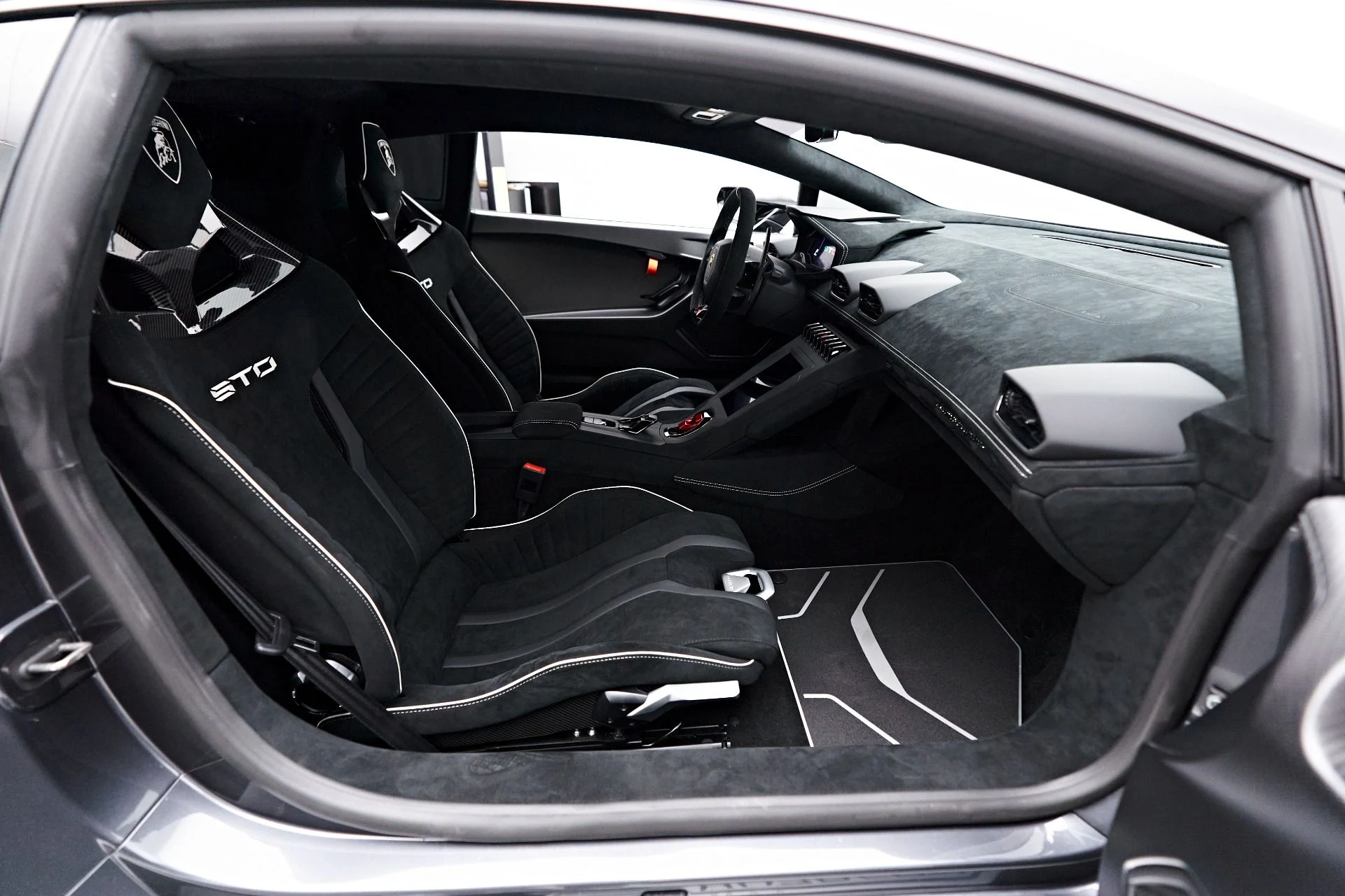 mph029_3837247113_Used_2023_Lamborghini_Huracan_STO_Base_1696892071_a9e37615b6