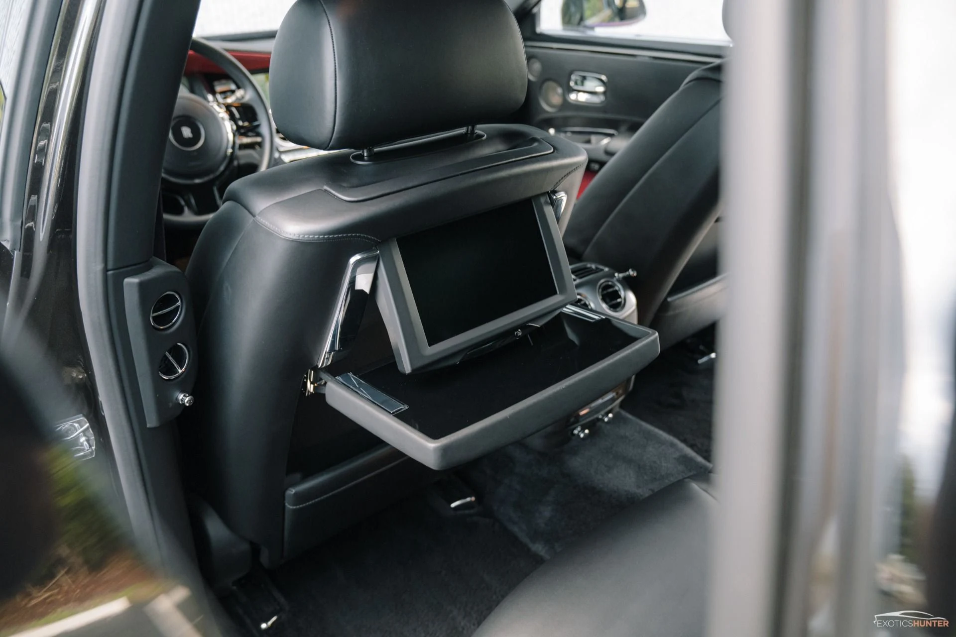 mph029_383733554_Used_2015_Rolls_Royce_Ghost_w_Rear_Theatre_Picnic_Tables_1754343563_f473ce4980