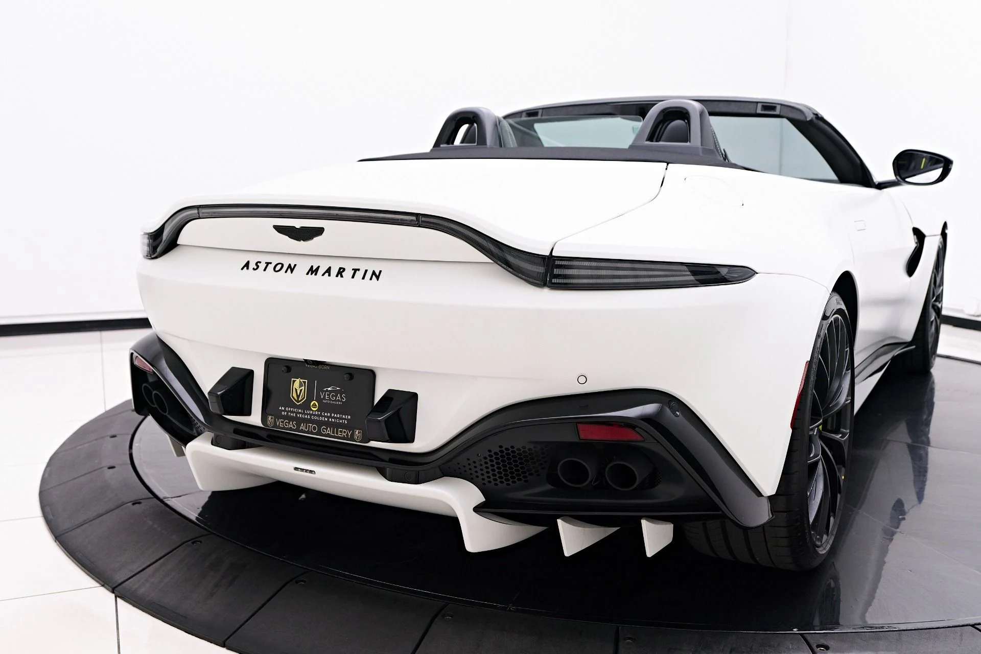 mph029_3838237979_Used_2023_Aston_Martin_Vantage_F1_Edition_1754013179_ee3409a11b