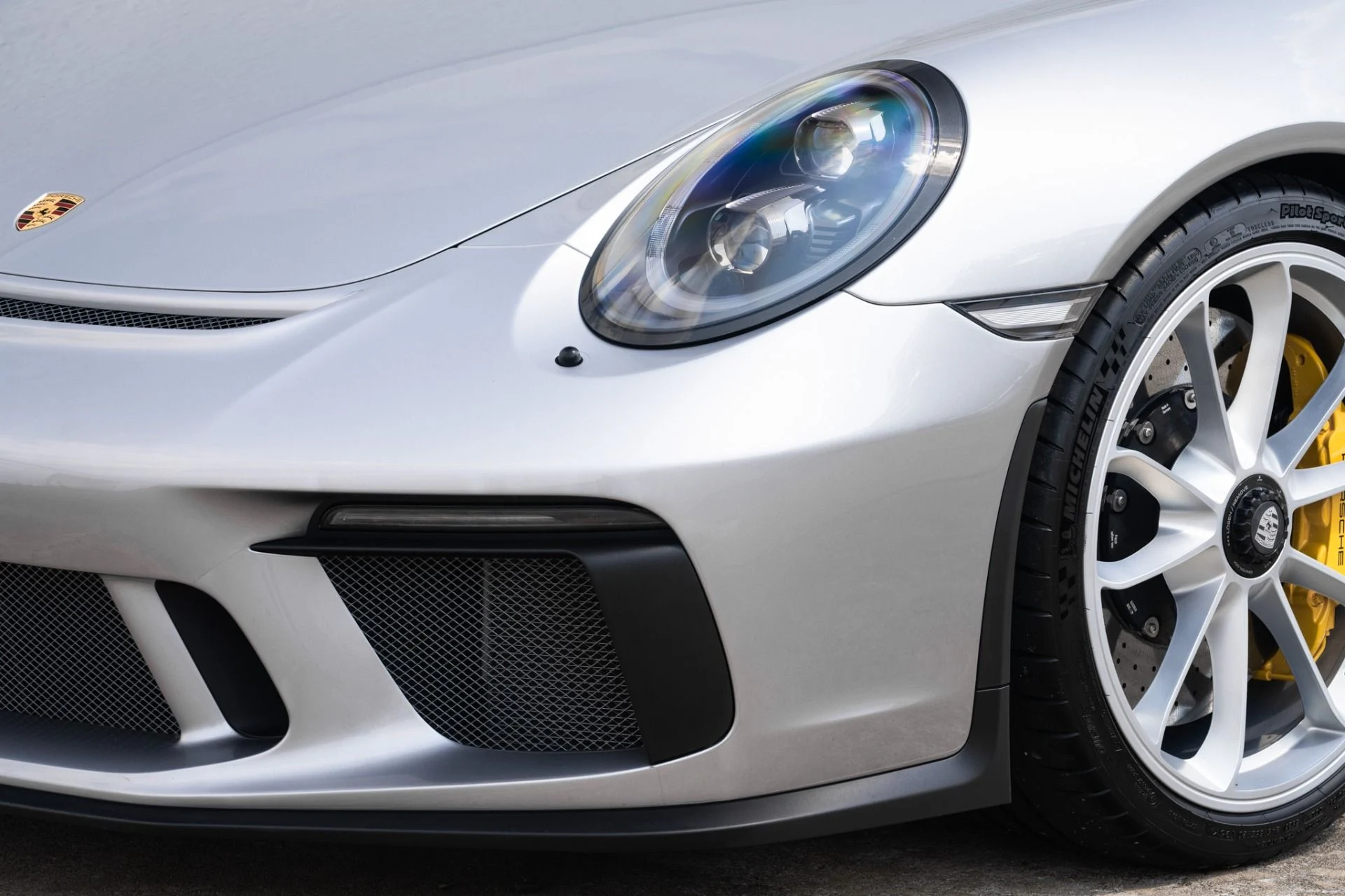 mph029_3874772822_Used_2018_Porsche_911_GT_3_Touring_1756161352_b4731a92b2