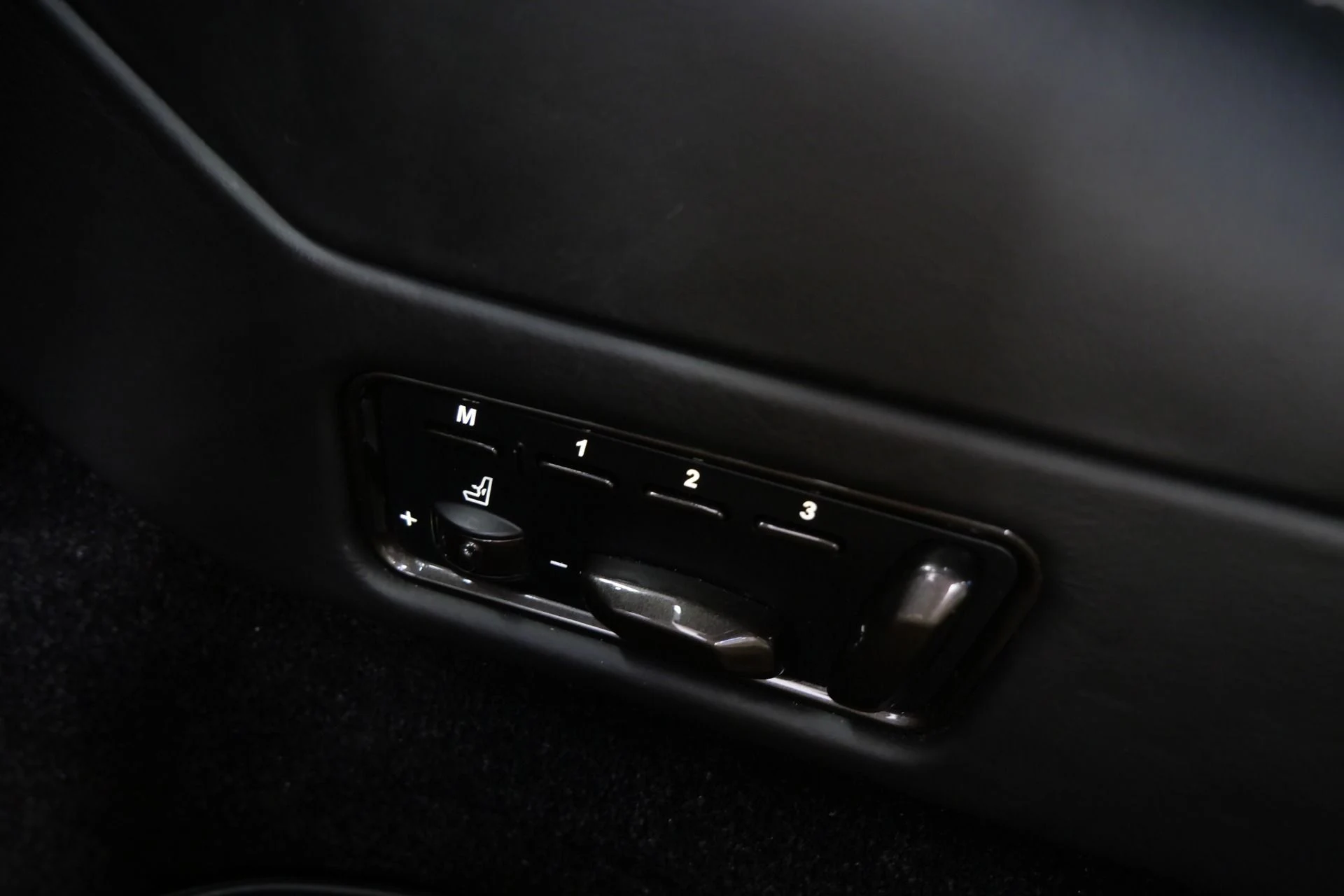 mph029_3875308325_Used_2014_Aston_Martin_Vanquish_AML_Color_V12_Power_Awesome_Sound_1781289634_b502b6819e