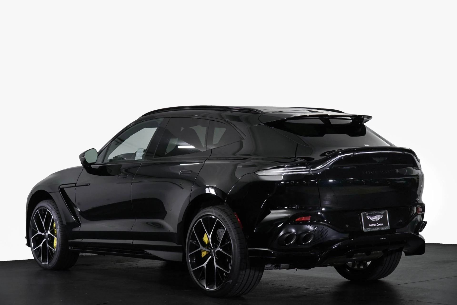 mph029_3881518777_New_2026_Aston_Martin_DBX_707_1765559974_32530d4751