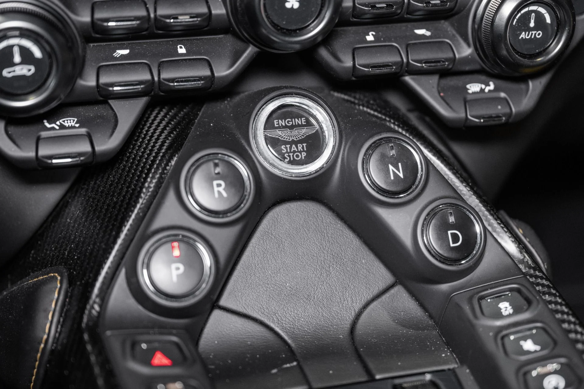 mph029_3895718916_Used_2019_Aston_Martin_Vantage_1765989078_acded03bd5