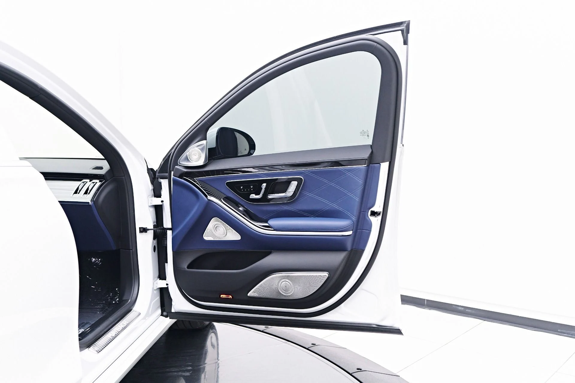 mph029_3908768788_Used_2024_Mercedes_Benz_S_Class_Maybach_S_680_1749232025_5584193a3f