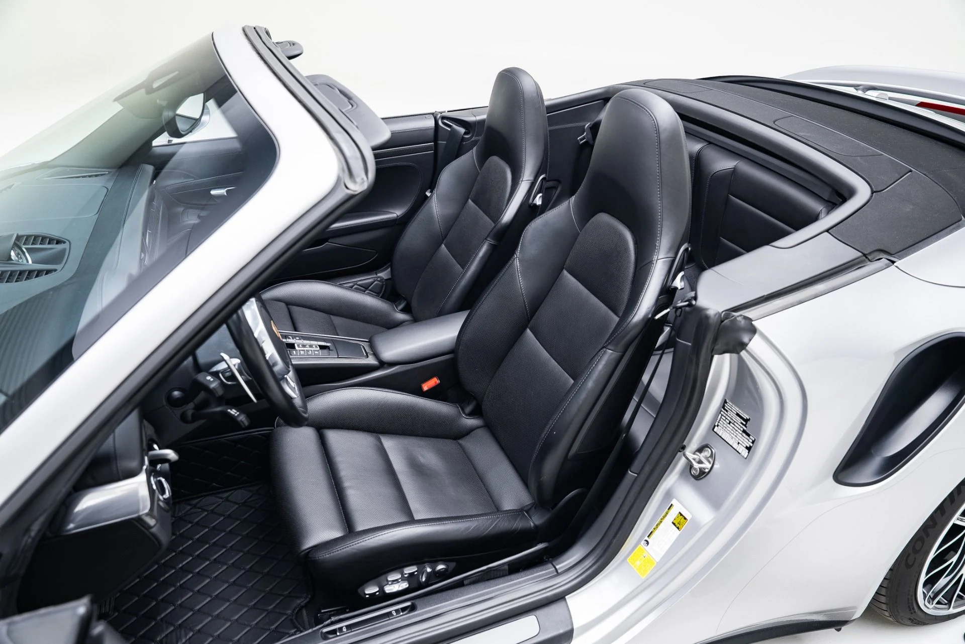 mph029_3914137306_Used_2016_Porsche_911_Turbo_S_1764978244_5d243c6d00