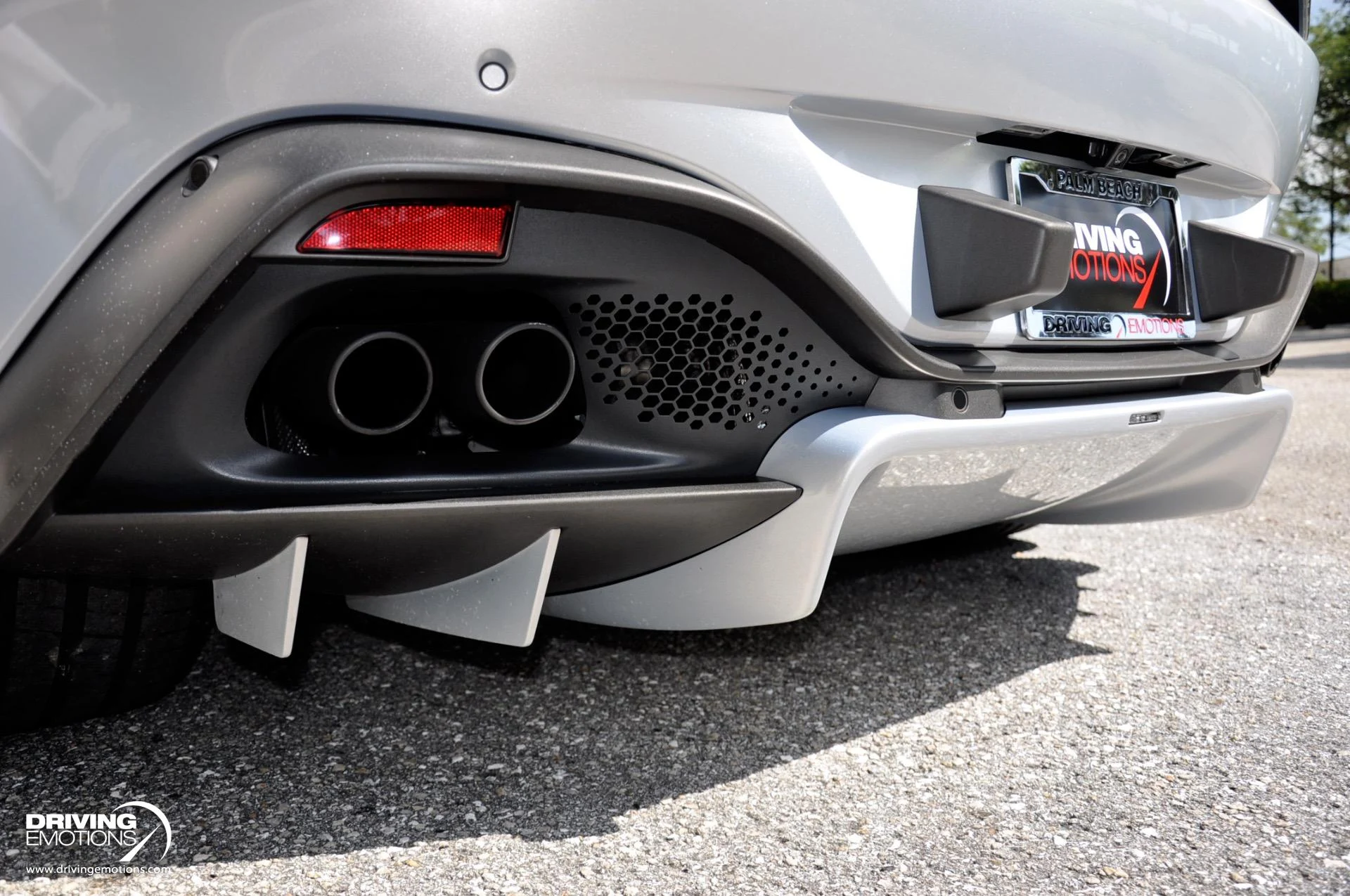 mph029_3919230951_880_p30_l_68ab531b32