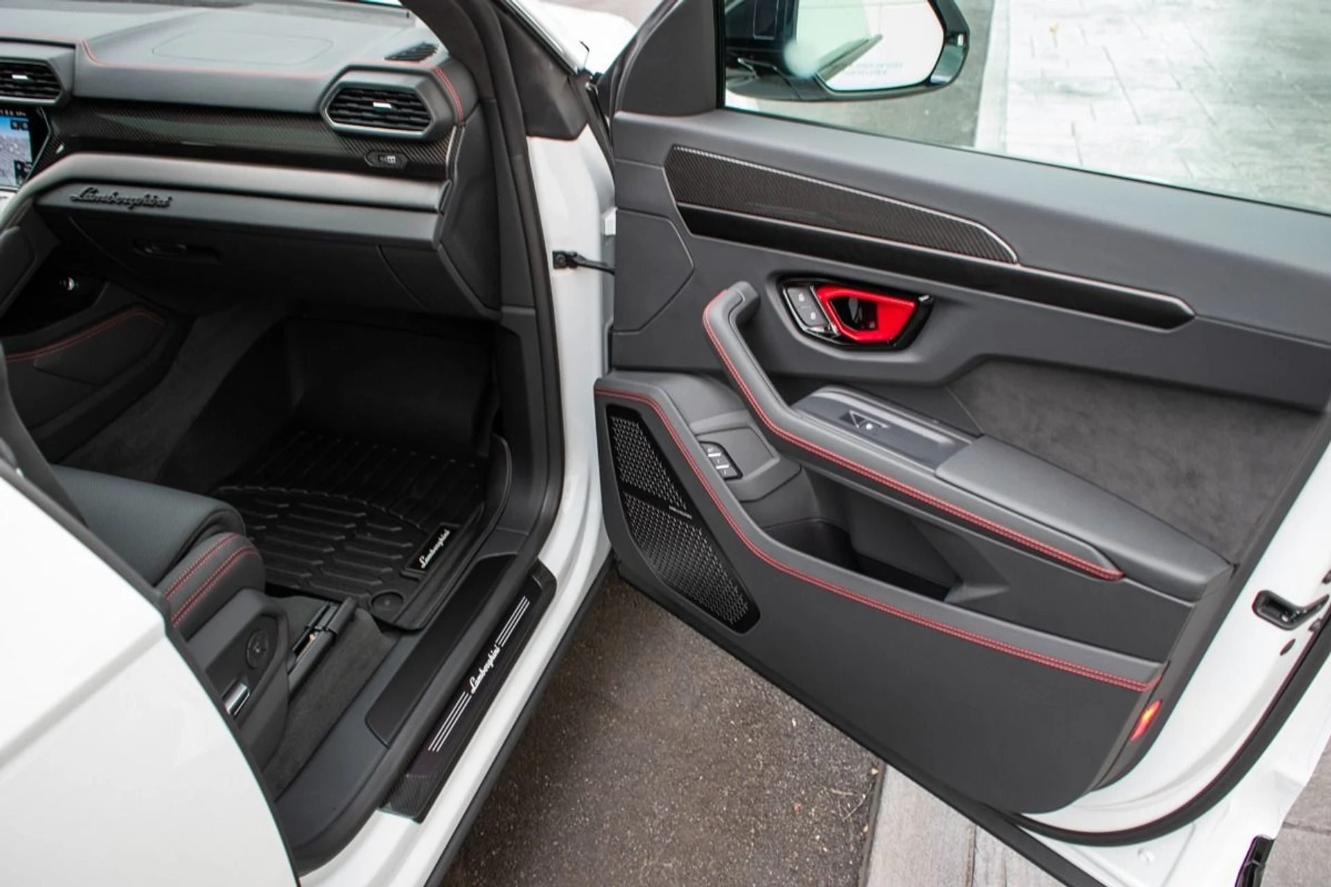 mph029_3919786823_Used_2024_Lamborghini_Urus_S_1736004526_0618b6ed31