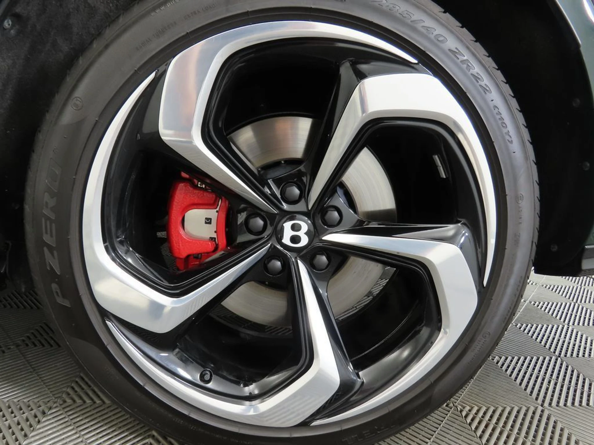 mph029_3921230877_used_2025_bentley_bentayga_v8awd_8119_22891854_31_1024_199be6c7d7
