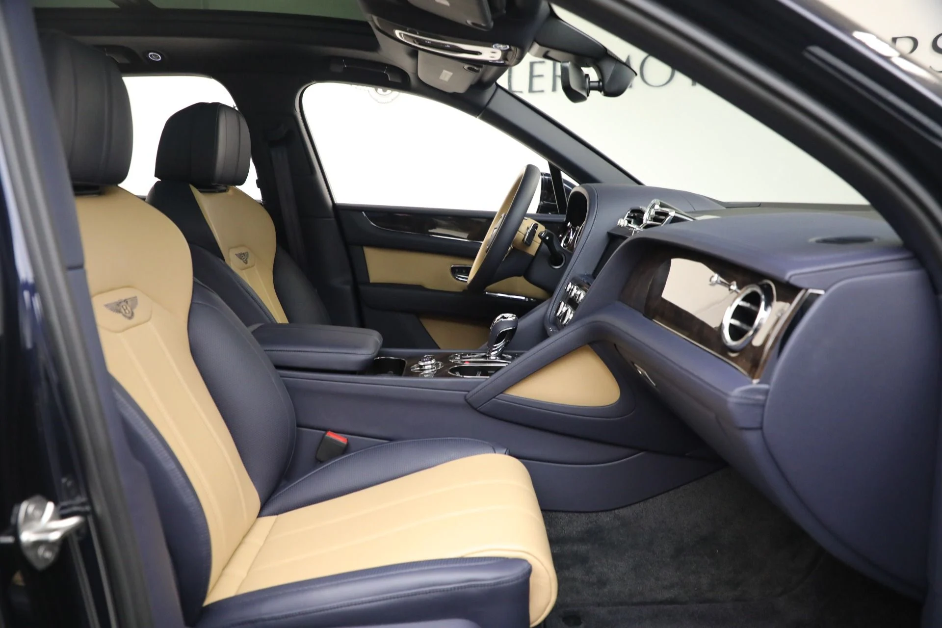 mph029_3926734614_Used_2022_Bentley_Bentayga_V8_f8bda86903