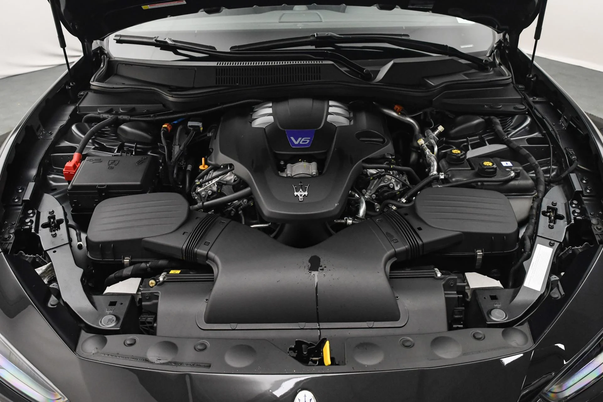 mph029_3929393704_Used_2023_Maserati_Ghibli_Modena_Q4_1752825637_e291d465e5