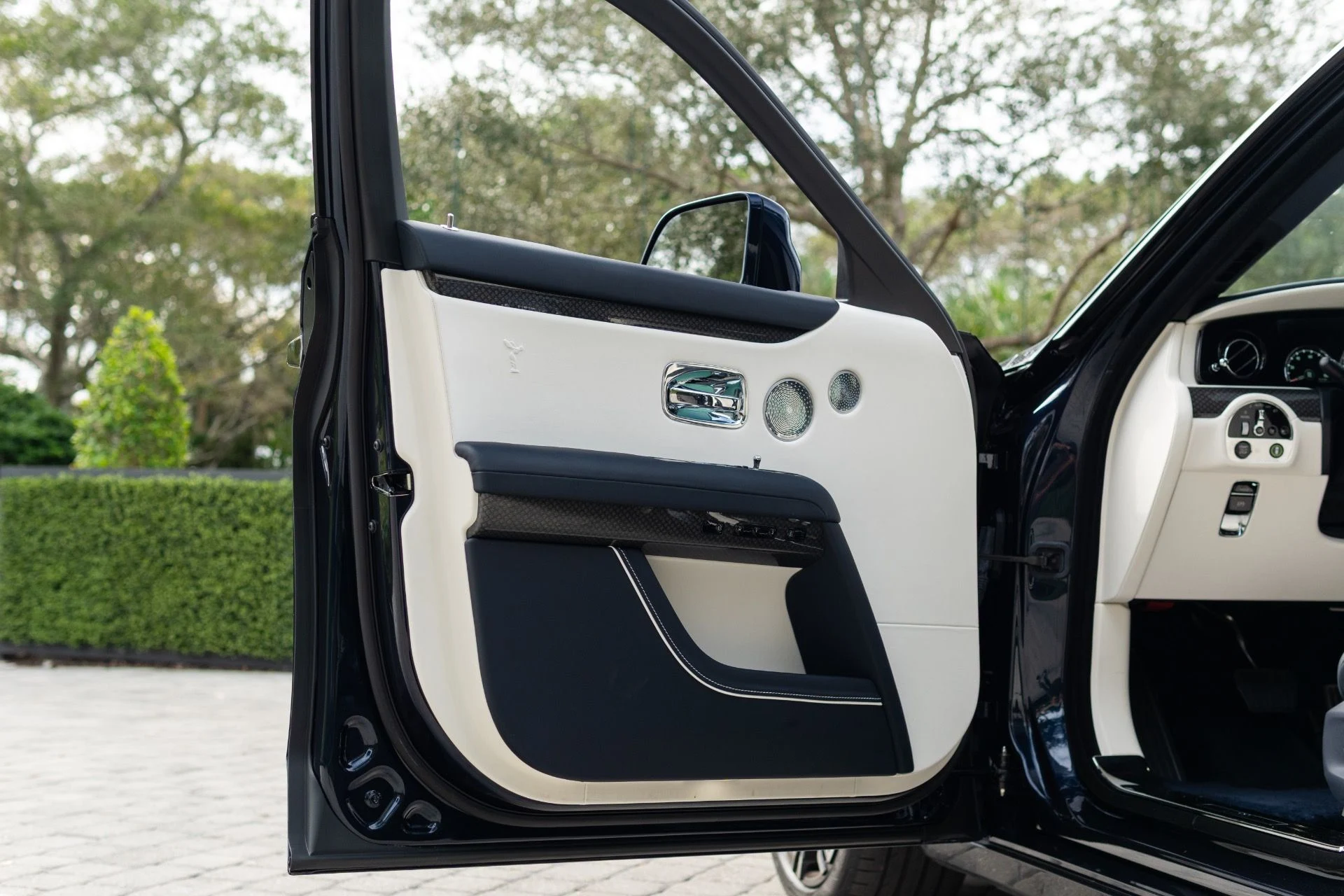 mph029_3932916846_Used_2023_Rolls_Royce_Black_Badge_Ghost_1765569637_1ae1ebfaaf