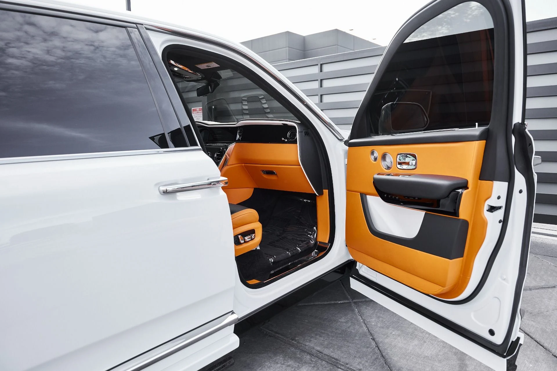 mph029_3934741554_Used_2025_Rolls_Royce_Cullinan_Base_1770950899_f175c4a211